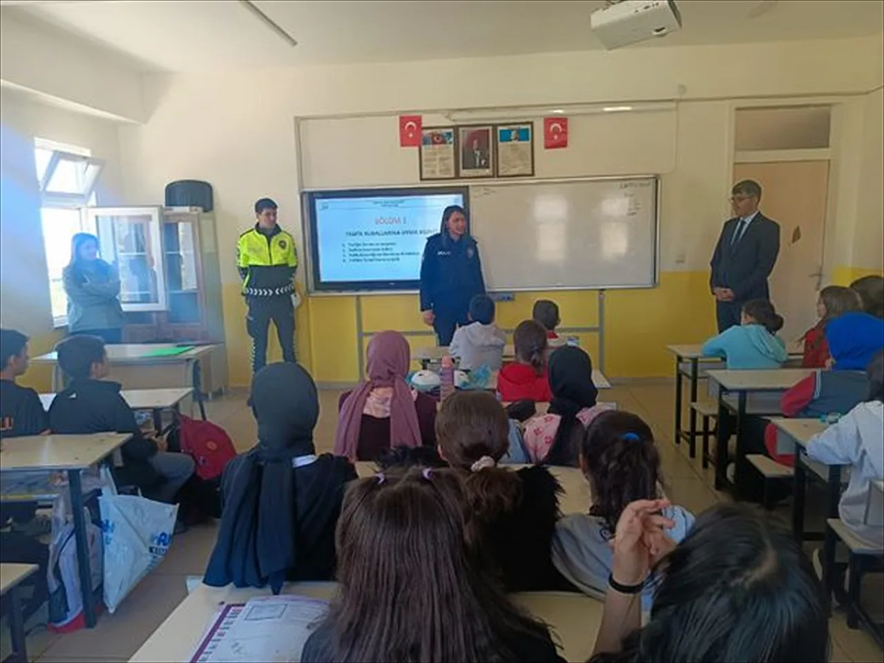 Elazığ Ağın İlçesinde Öğrencilere Trafik Eğitimi: Trafik Güvenliği Bilinci Artıyor