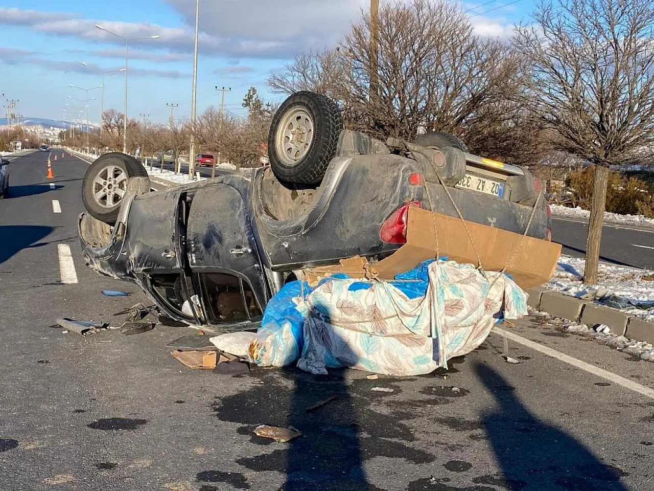 Elazığ-Malatya yolunda korkutan kaza: Pikap takla attı, 3 yaralı