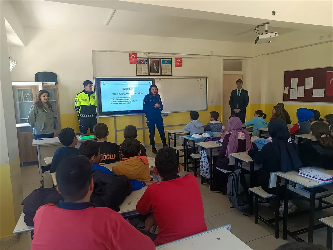 Elazığ Ağın İlçesinde Öğrencilere Trafik Eğitimi: Trafik Güvenliği Bilinci Artıyor