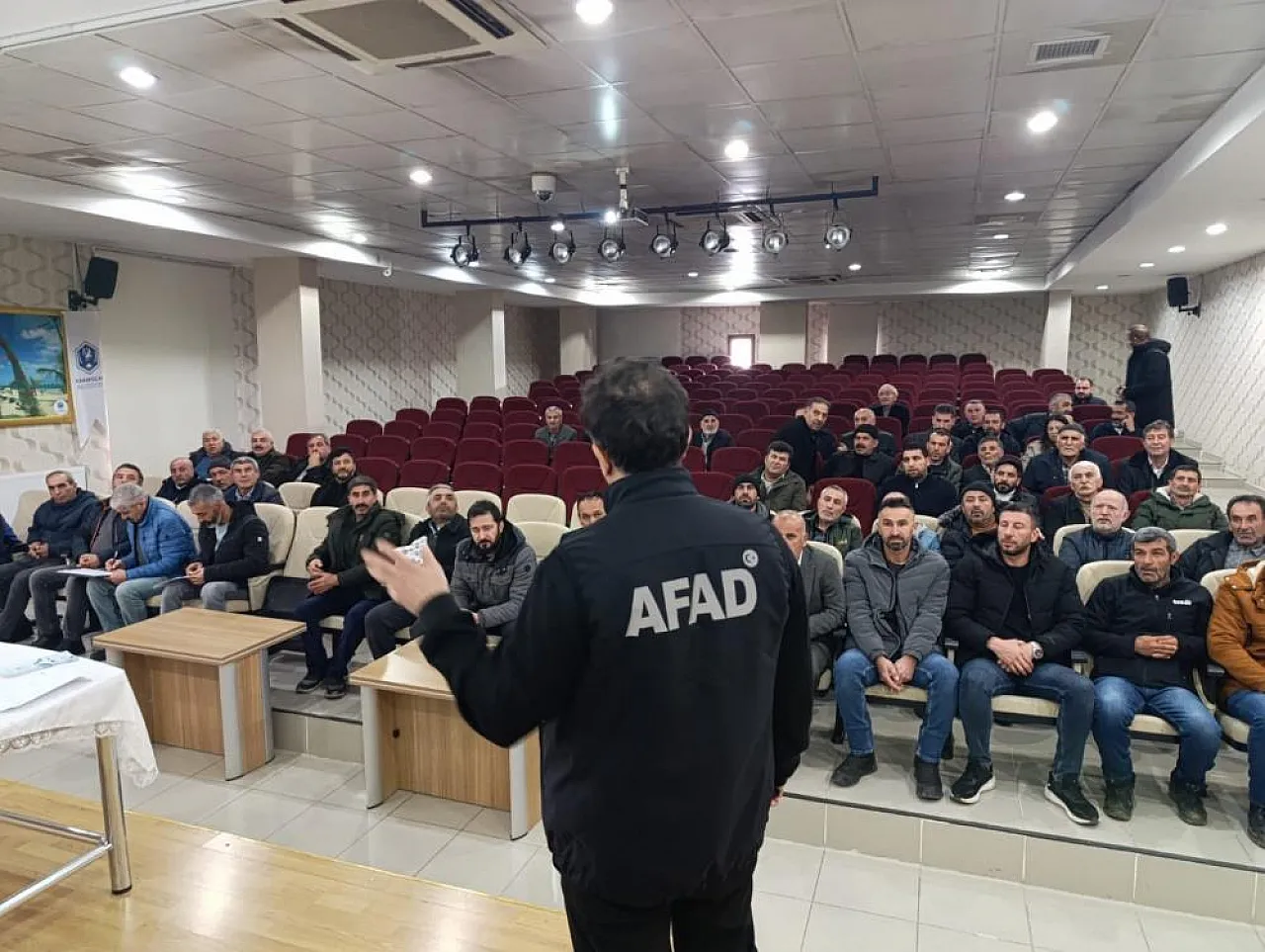 Karakoçan ve Sivrice'de çığ eğitimi: Muhtarlar bilgilendirildi