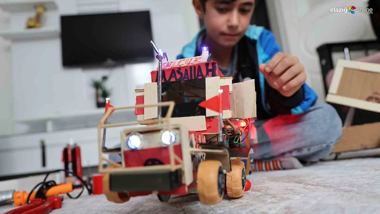 Harçlıklar parçaya, atıklar sanata dönüştü: 12 yaşındaki Elazığlı mucit ezber bozdu