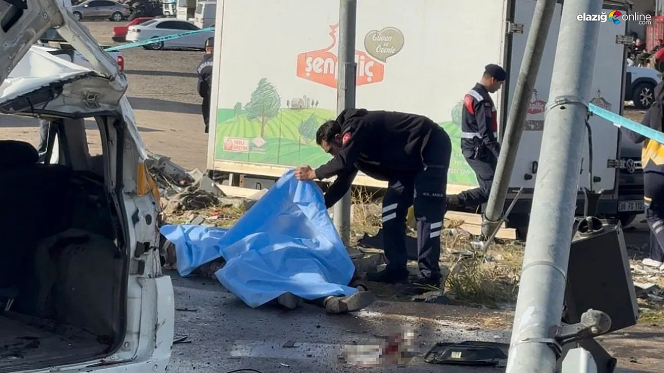 Diyarbakır'da tır ve iki aracı biçti: 2 ölü, 3 yaralı