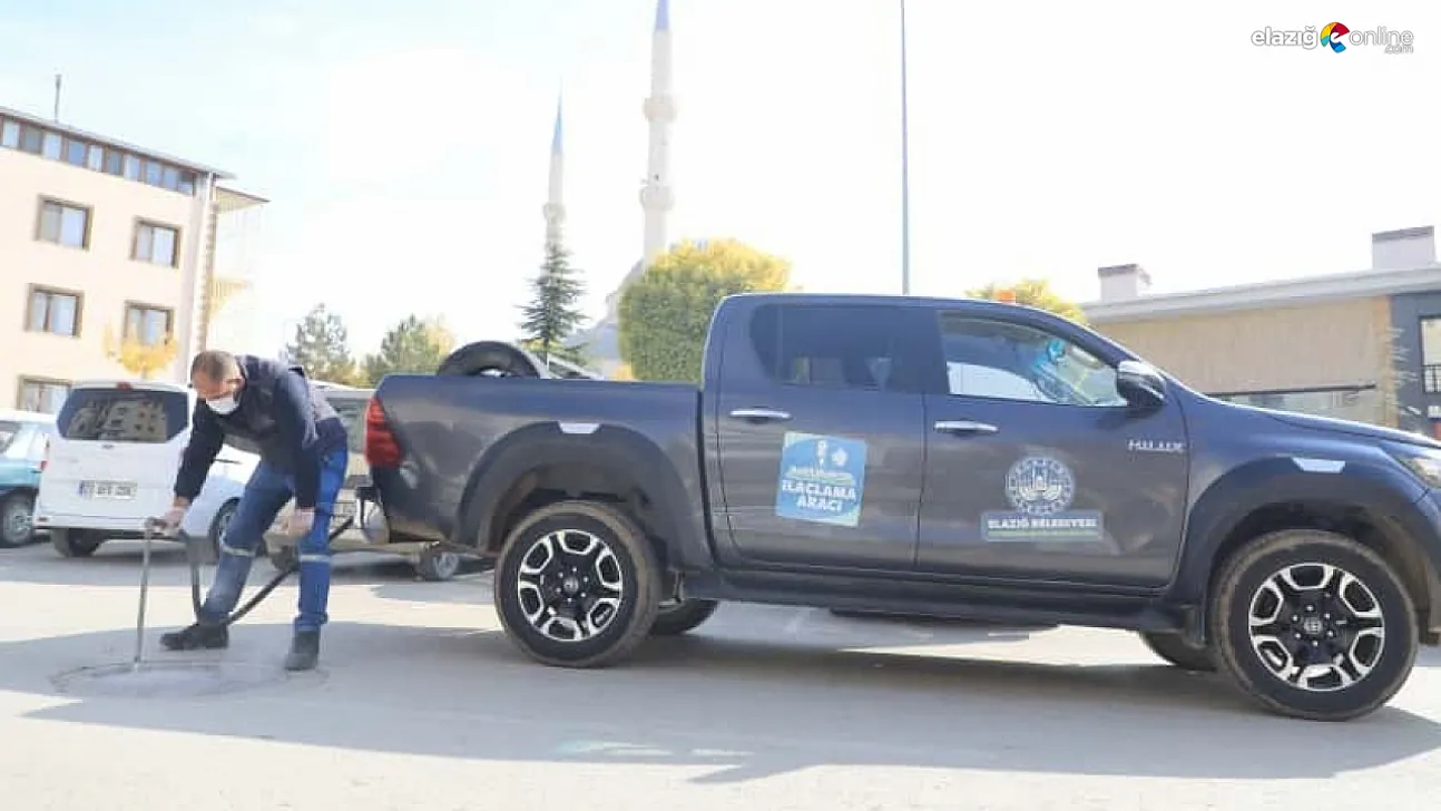 Elazığ Belediyesi Halk Sağlığı için Sahada: Kanalizasyonlarda Yoğun İlaçlama