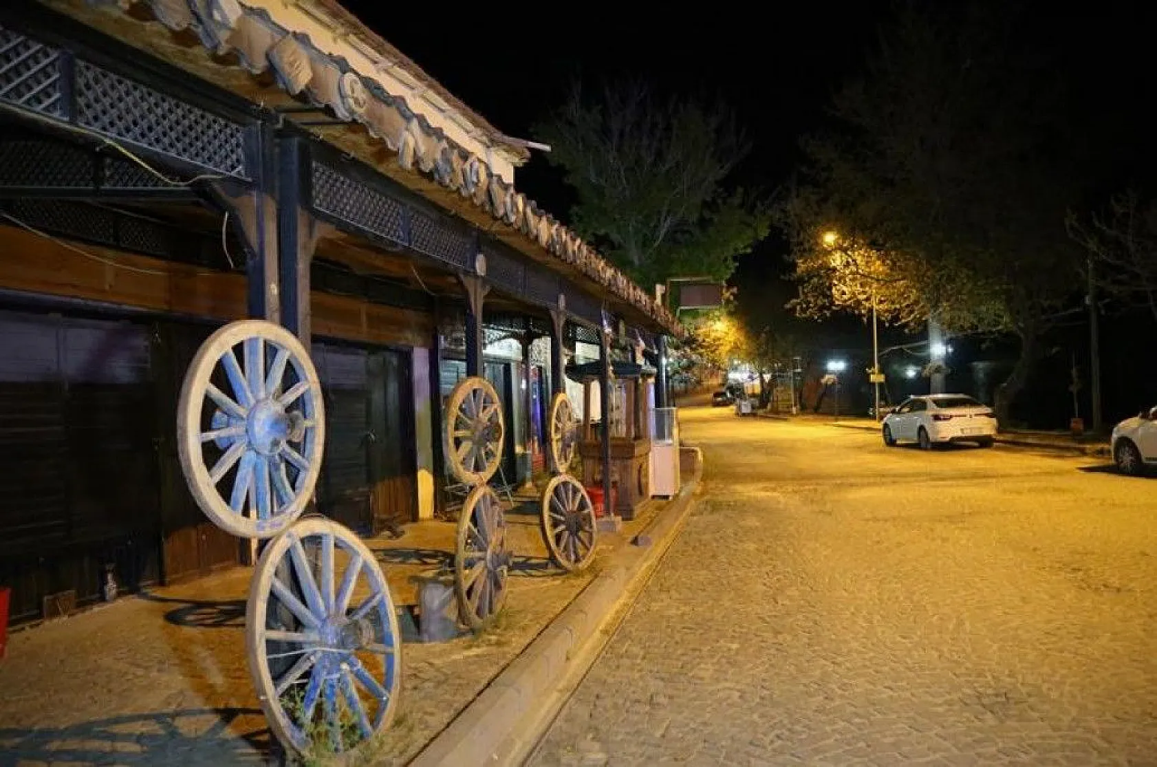 4 bin yıllık tarihi Harput, geceleri ayrı bir güzelliğe büründü