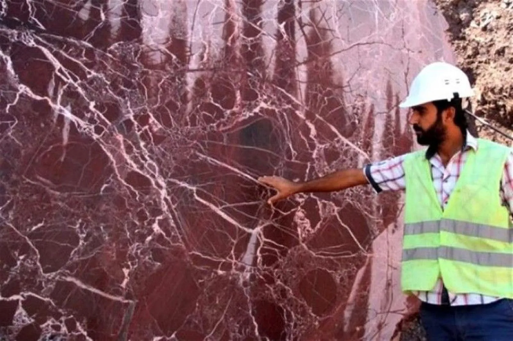 Dünyada sadece Elazığ'da üretiliyor rengi görenleri hayran bırakıyor!