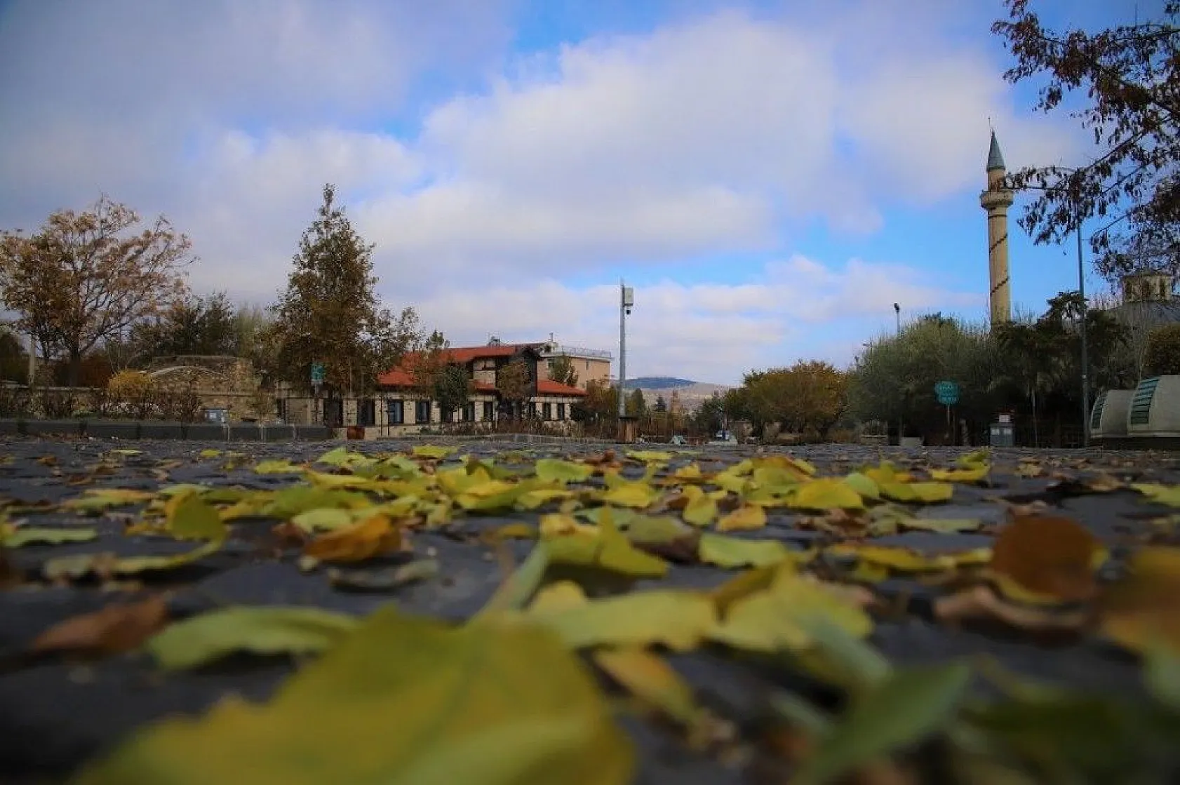 Sessizliğe bürünen Harput'ta sonbahar güzelliği