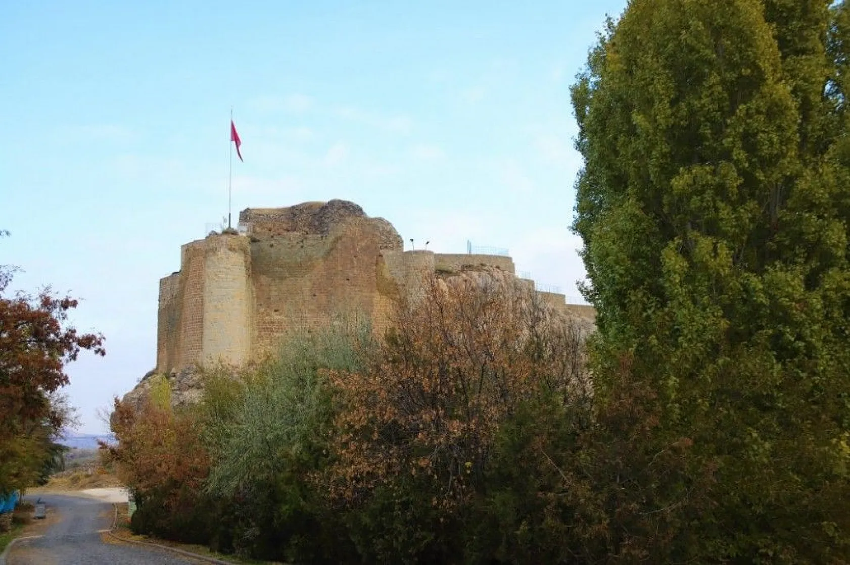 Sessizliğe bürünen Harput'ta sonbahar güzelliği