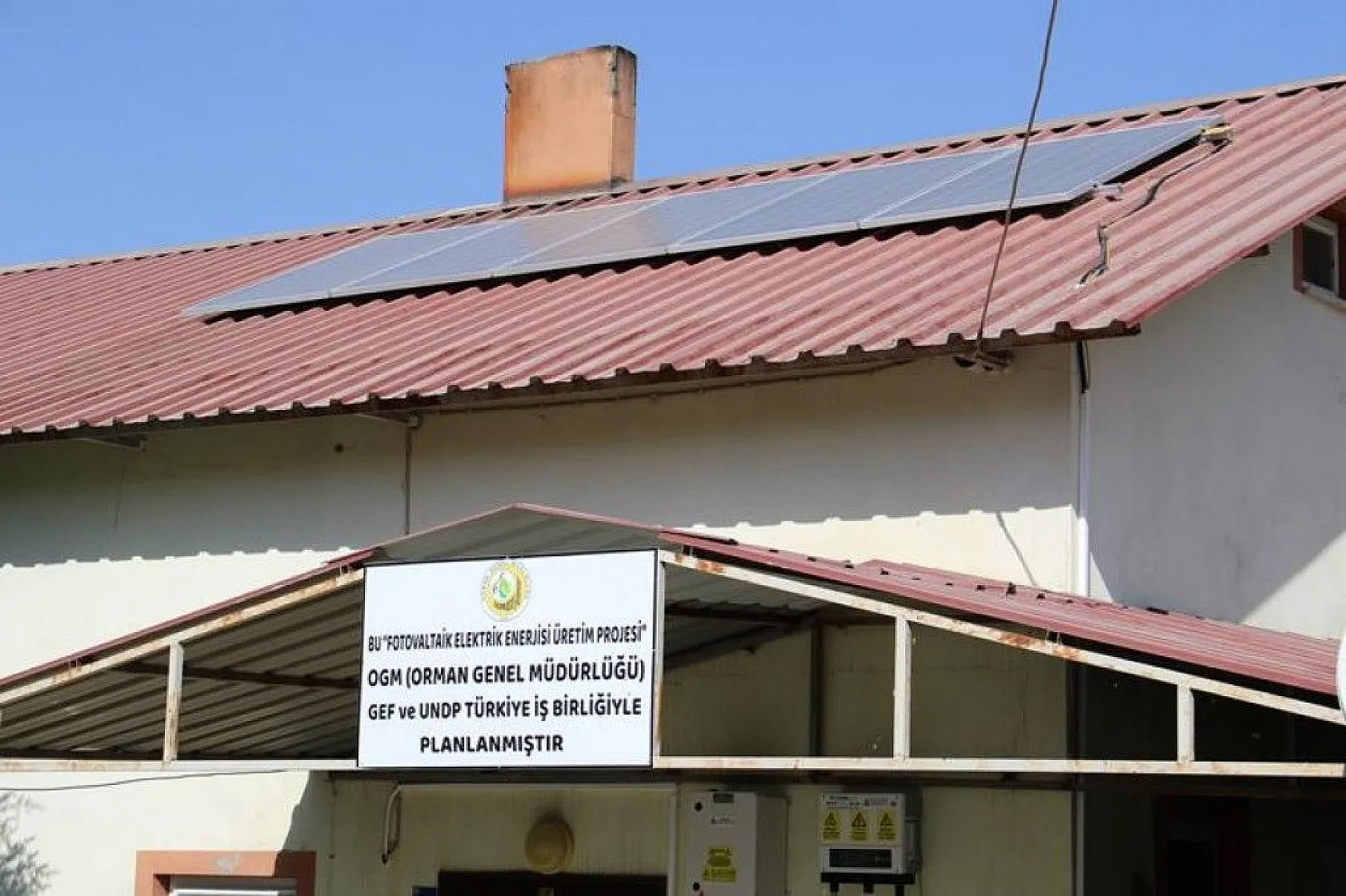 2 köyde çatılara kuruldu, artık kendi elektriklerini üretecekler