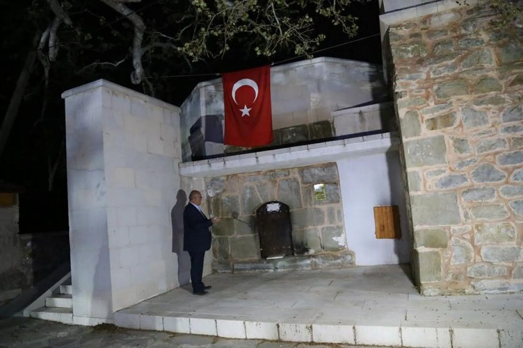 4 bin yıllık tarihi Harput, geceleri ayrı bir güzelliğe büründü