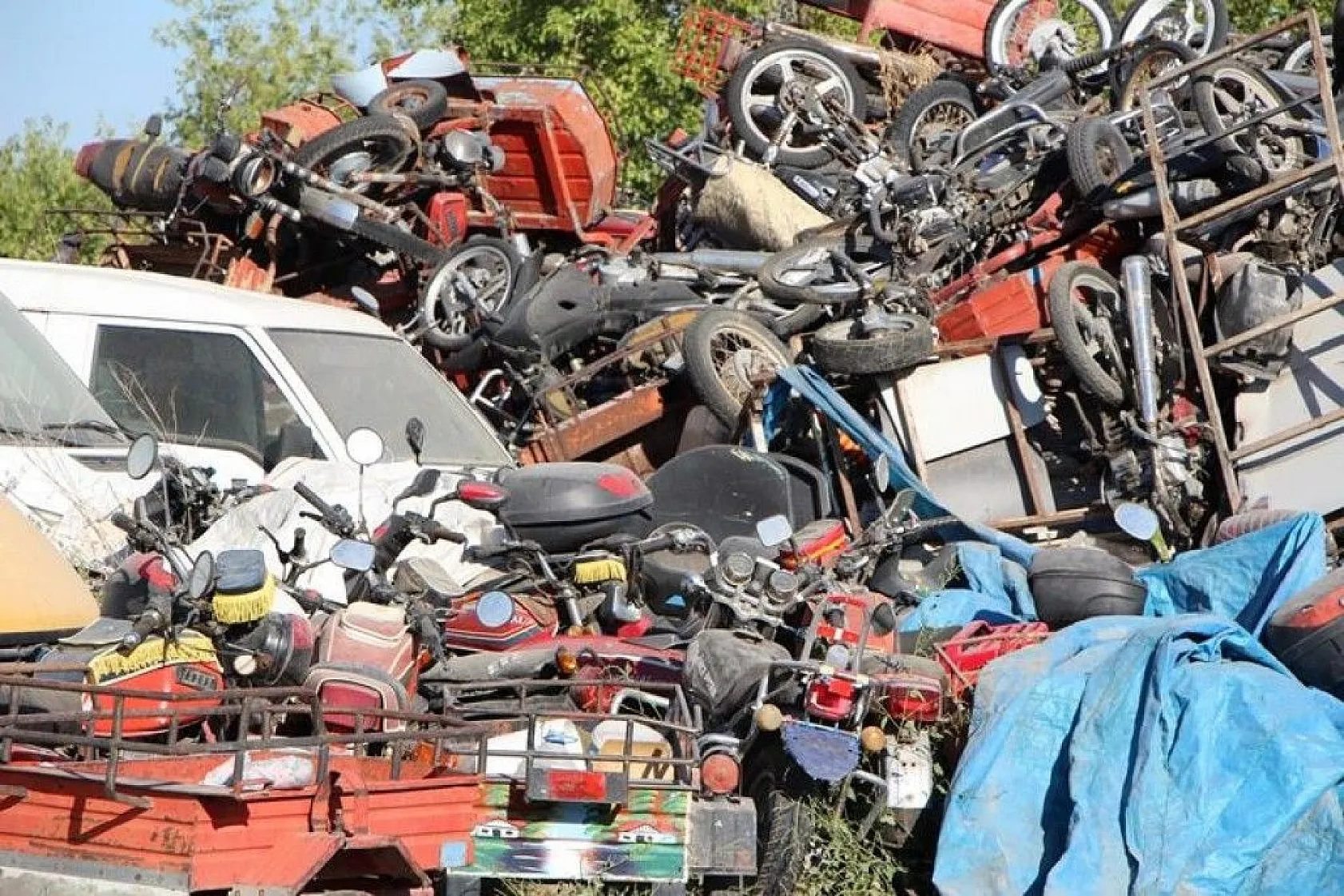 Piyasa değeri 50 milyon, bu araçlar çürümeye yüz tuttu