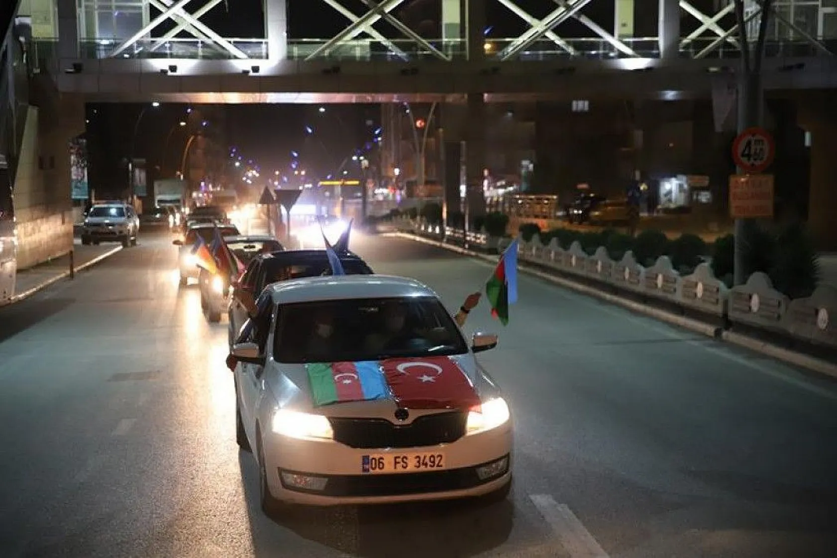 Elazığ'dan Azerbaycan'a 100 araçla destek konvoyu