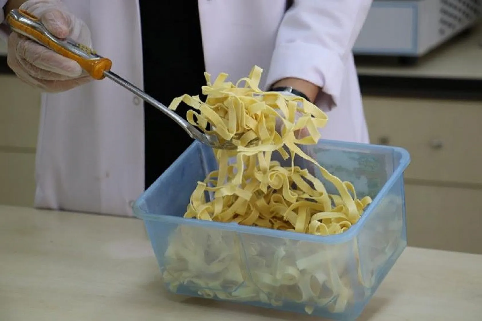 Kokusu gitti, tadı kaldı balık ve kılçığından makarna