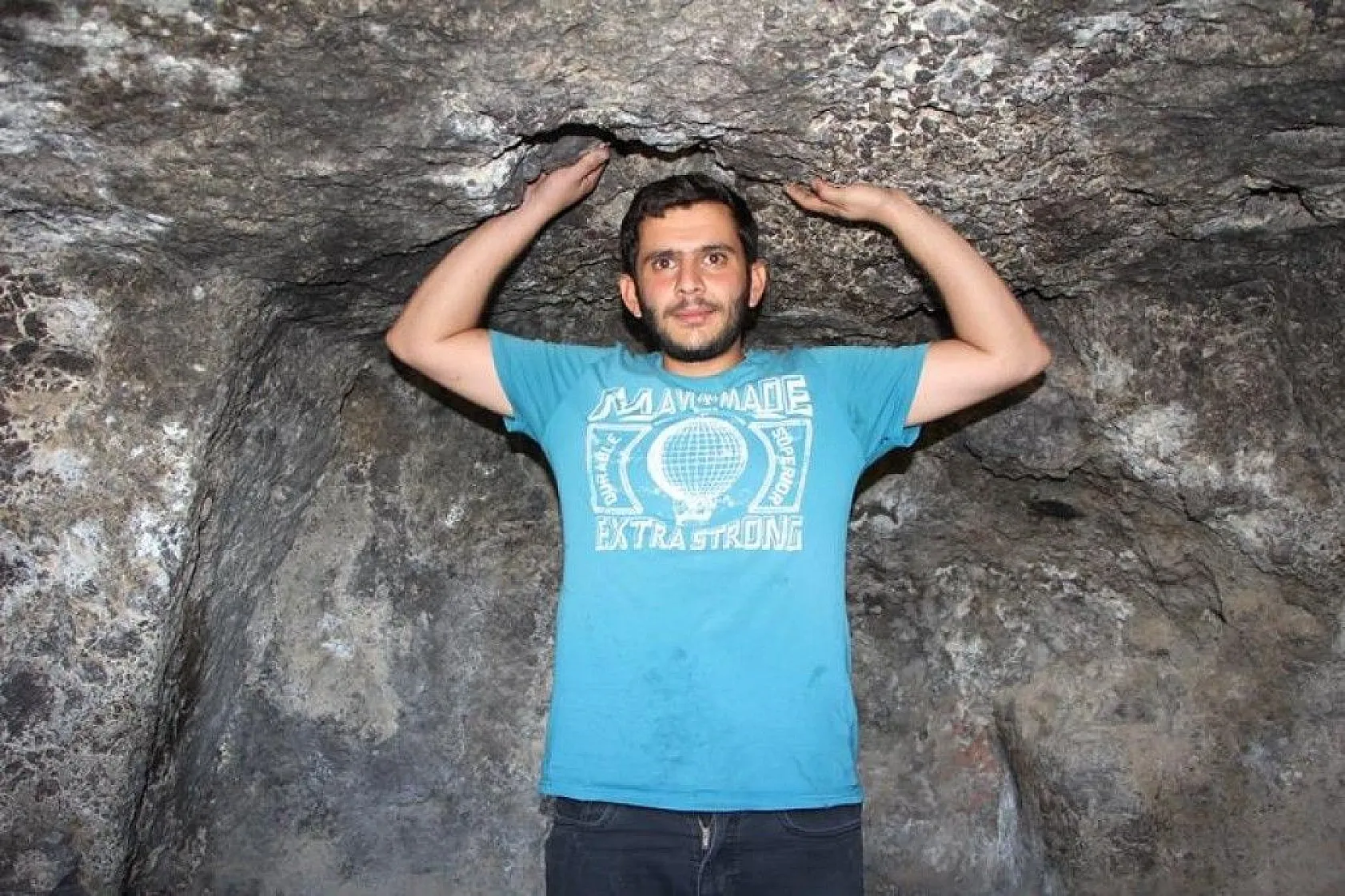 Elazığ'da dikkat çeken 'Delikli Kaya'