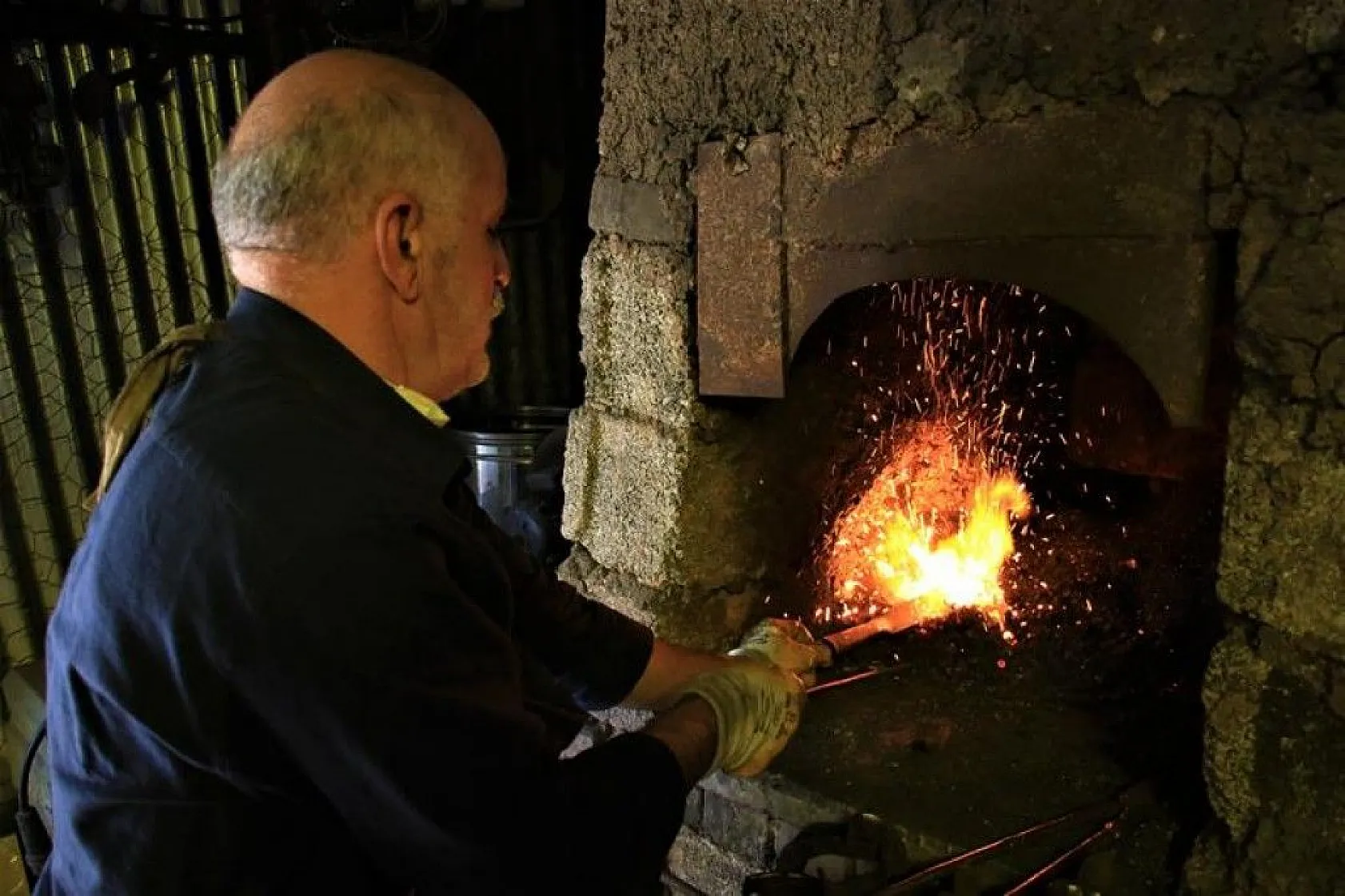 62 yaşında, 45 yıldır ekmeğini demire şekil vererek kazanıyor