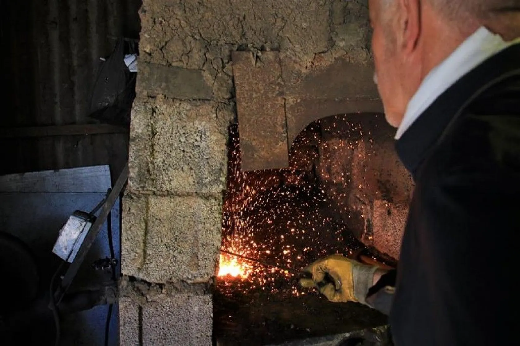 62 yaşında, 45 yıldır ekmeğini demire şekil vererek kazanıyor