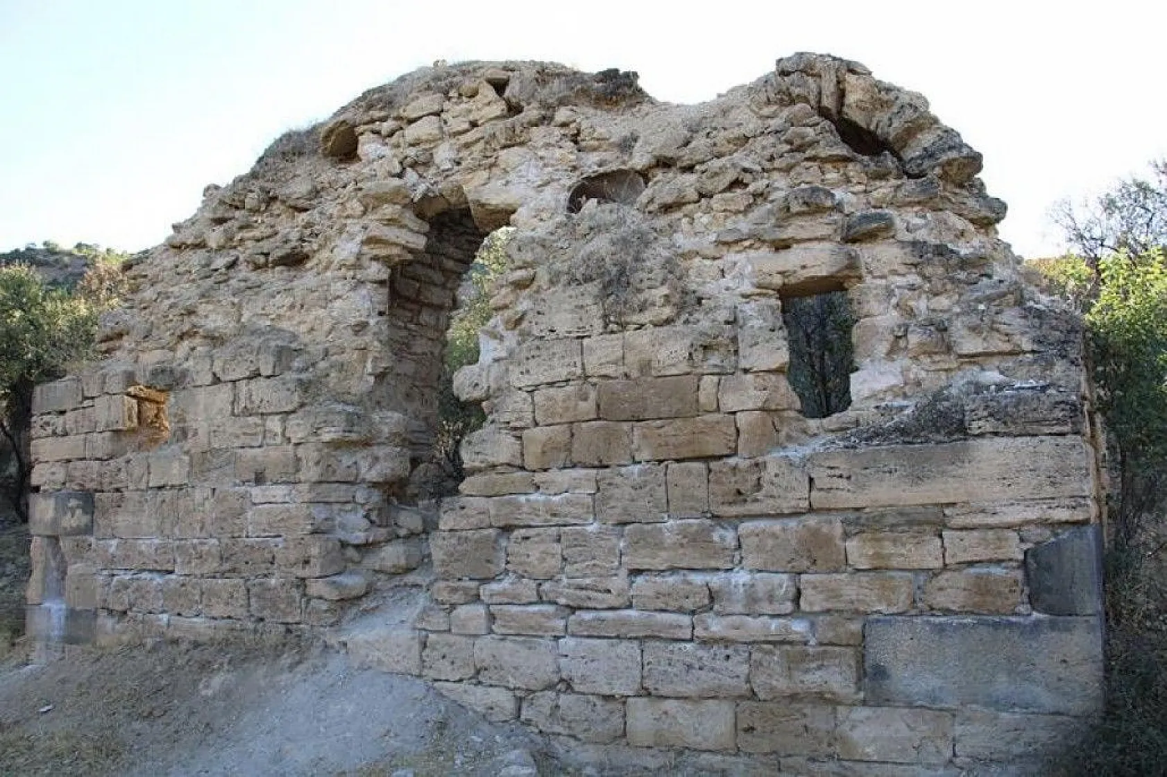 800 yıllık manastır restore edilmeyi bekliyor