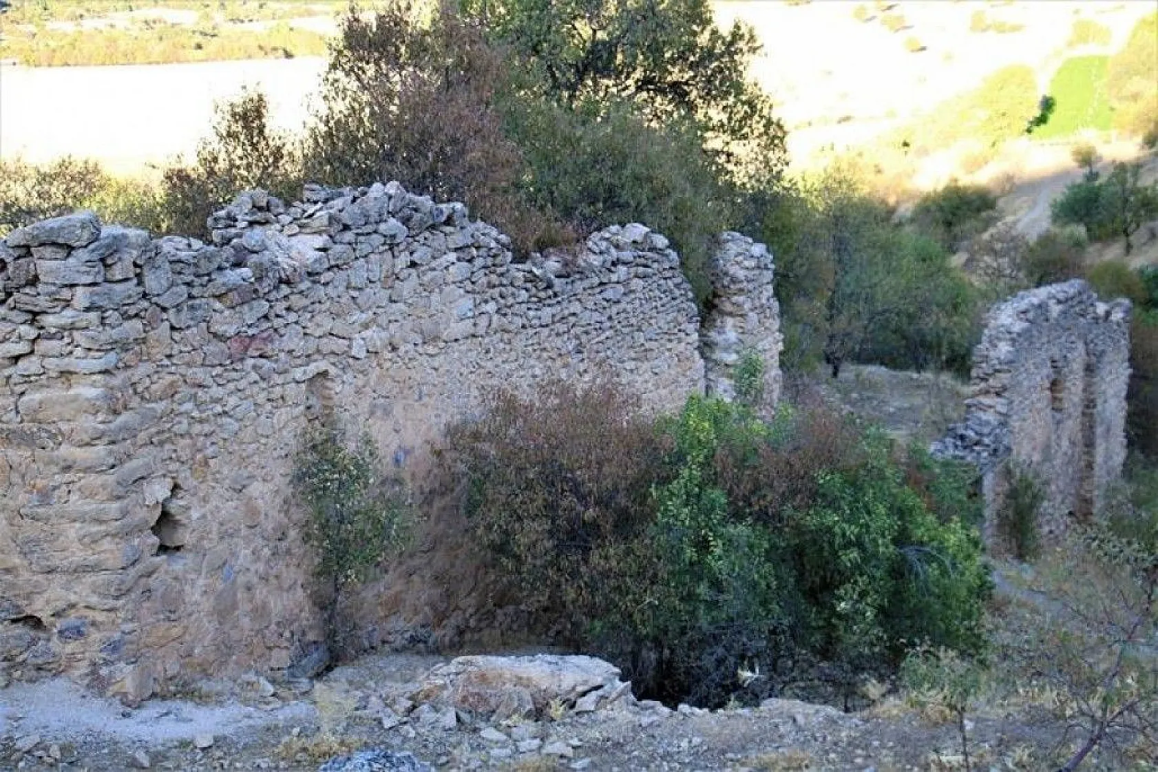 800 yıllık manastır restore edilmeyi bekliyor