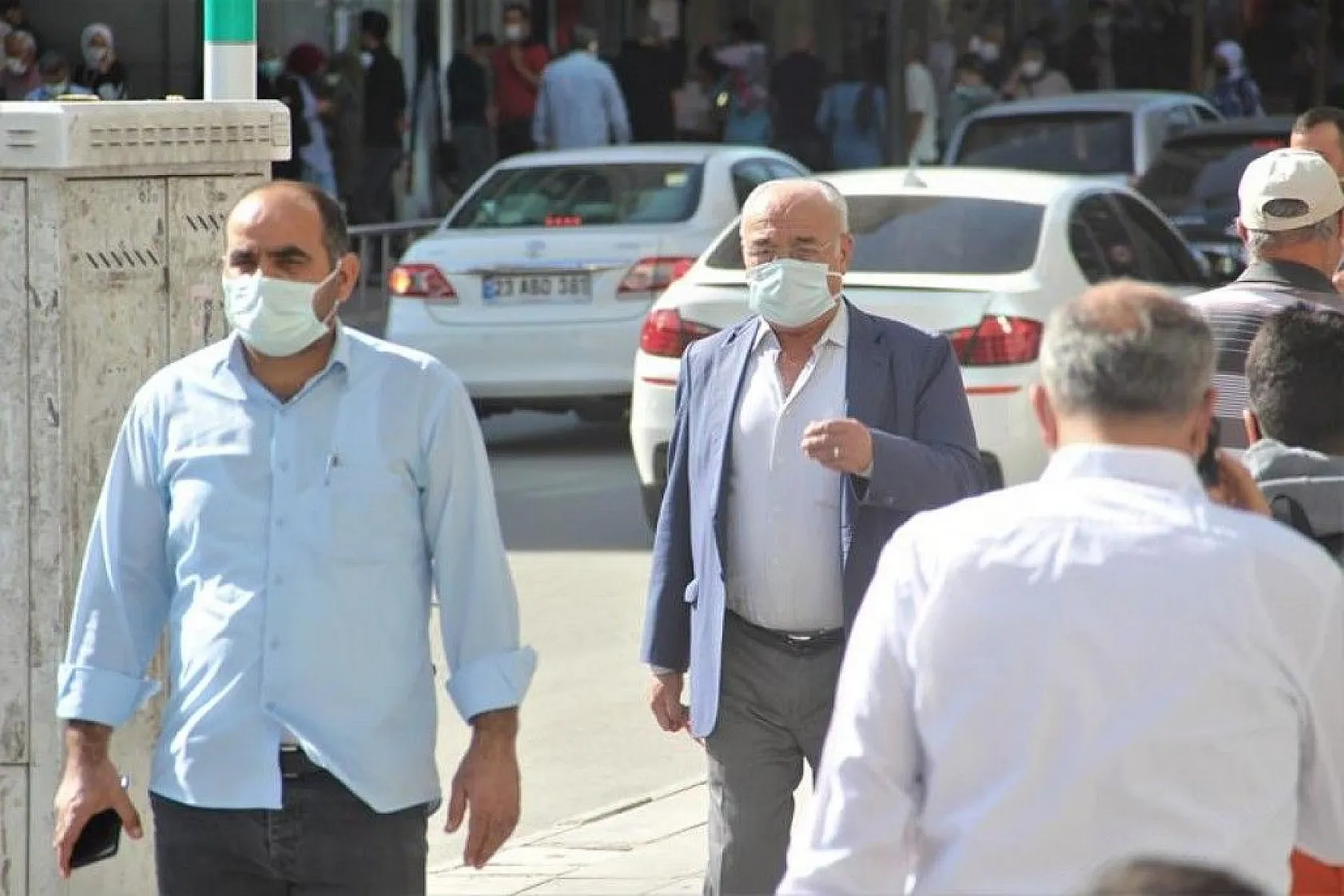 O caddelerde sigara içme yasağı başladı, vatandaşlar destek verdi