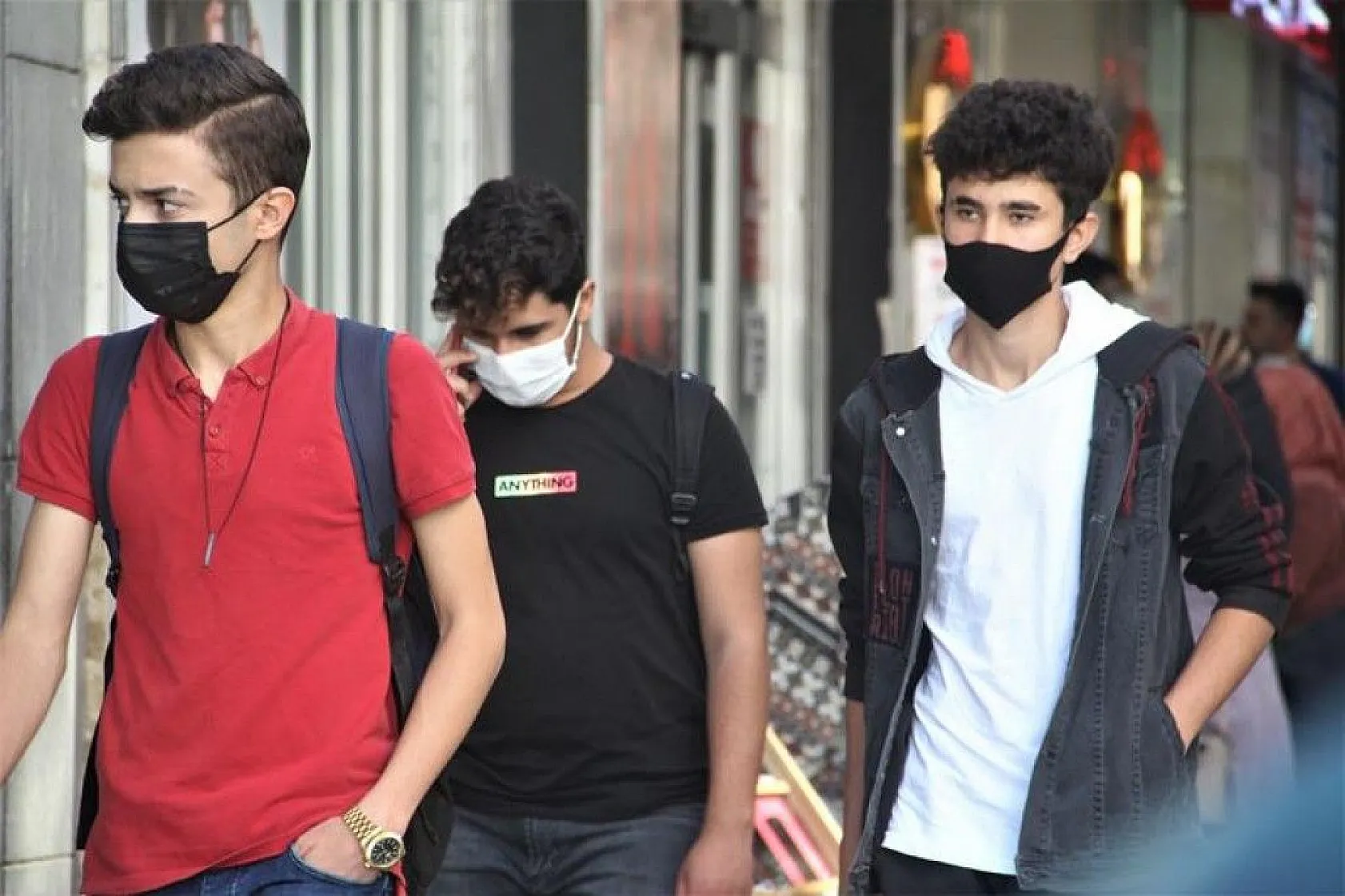 O caddelerde sigara içme yasağı başladı, vatandaşlar destek verdi