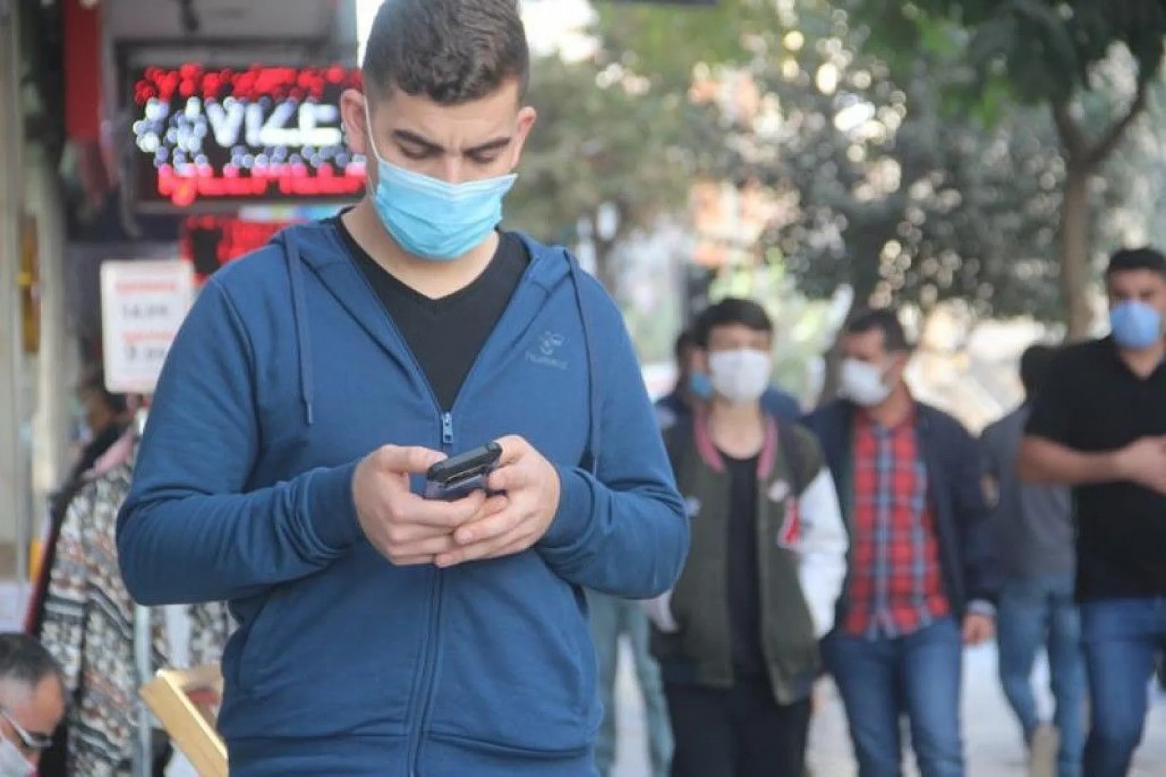 O caddelerde sigara içme yasağı başladı, vatandaşlar destek verdi