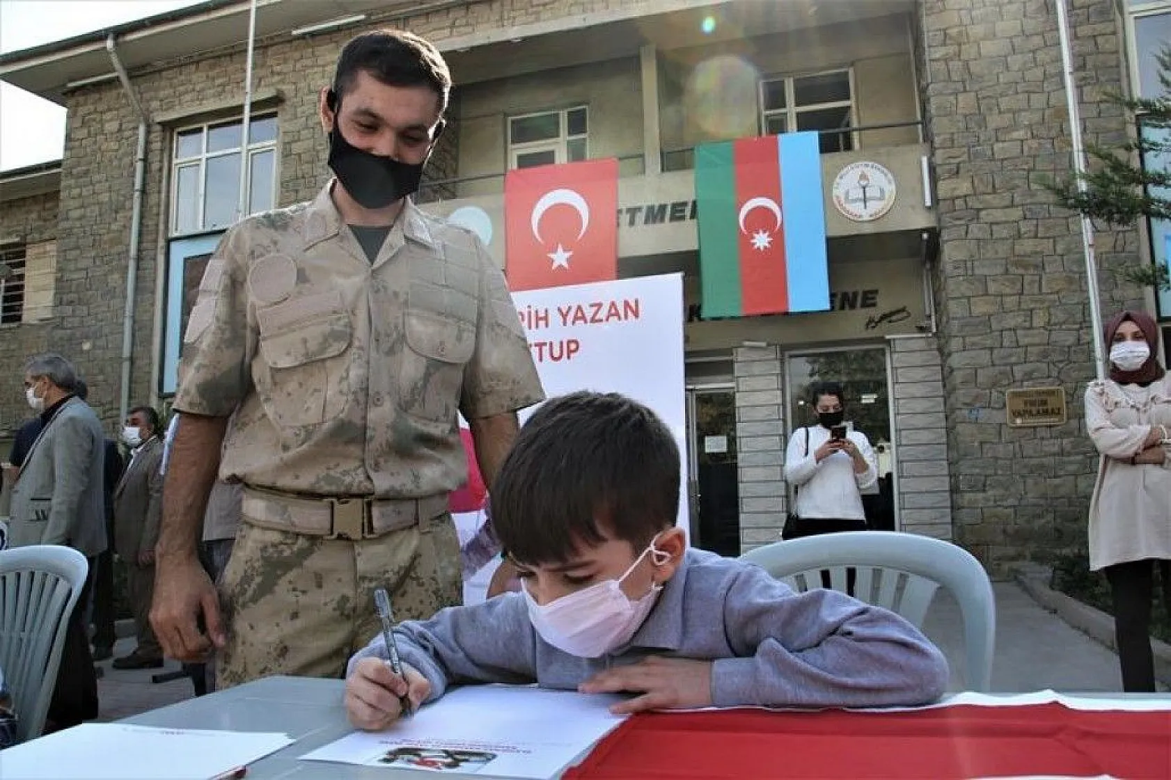 Azerbaycanlı Kenan'dan asker babasına duygu yüklü mektup