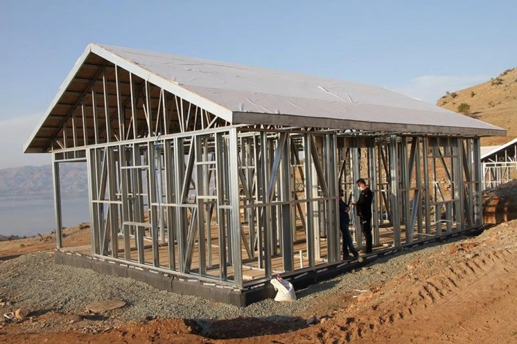 Köylerde de çelikten planlanan evler yükselmeye başladı
