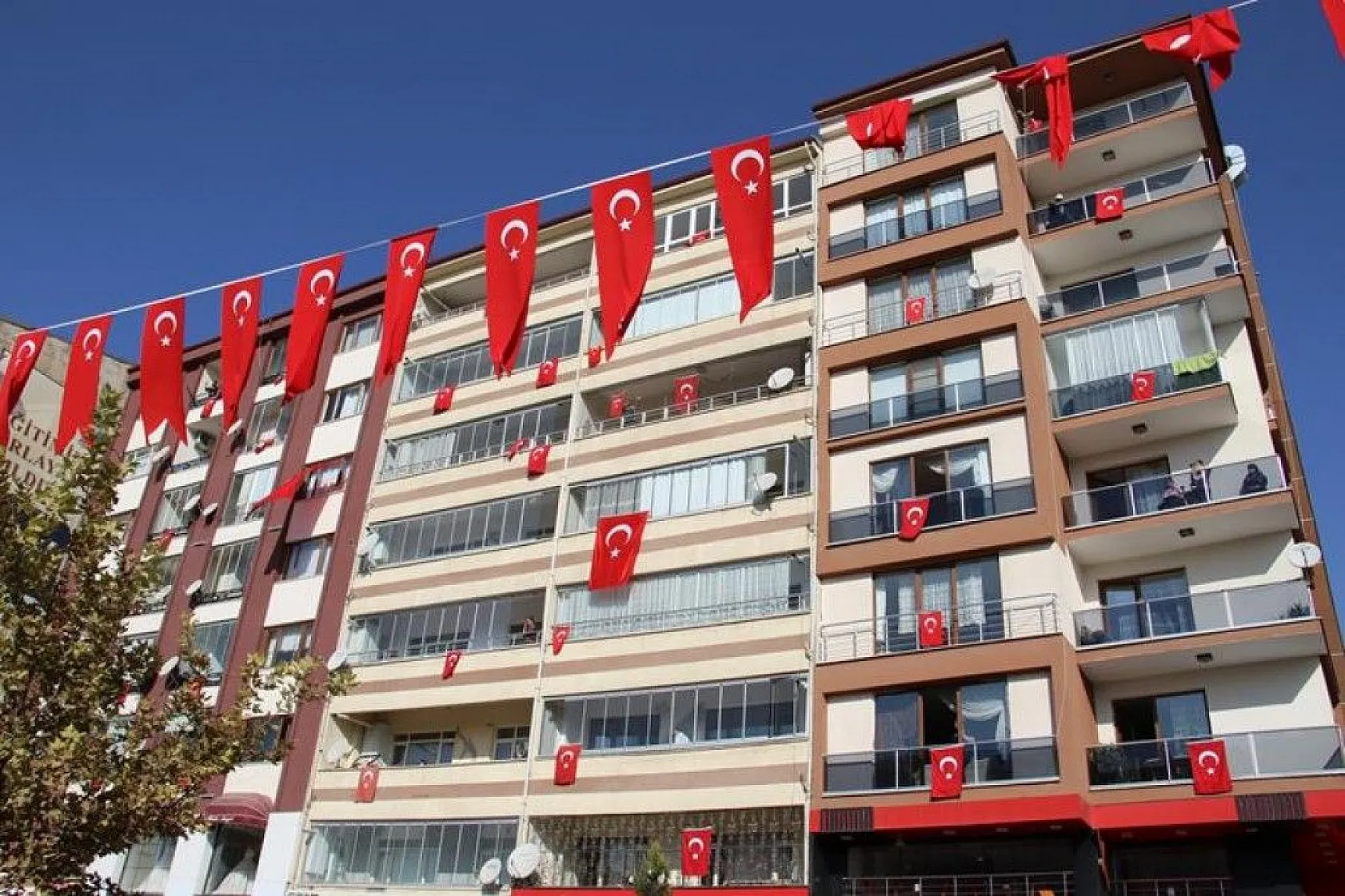 Cumhuriyetin 97. yılı Elazığ'da coşkuyla kutlandı