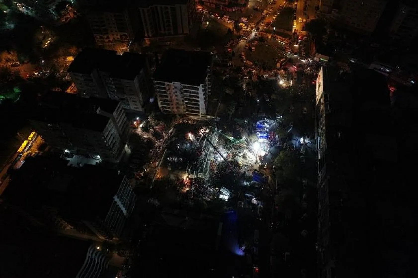 İzmir umut sessizliğine büründü