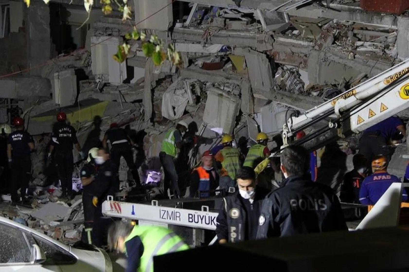 İzmir umut sessizliğine büründü