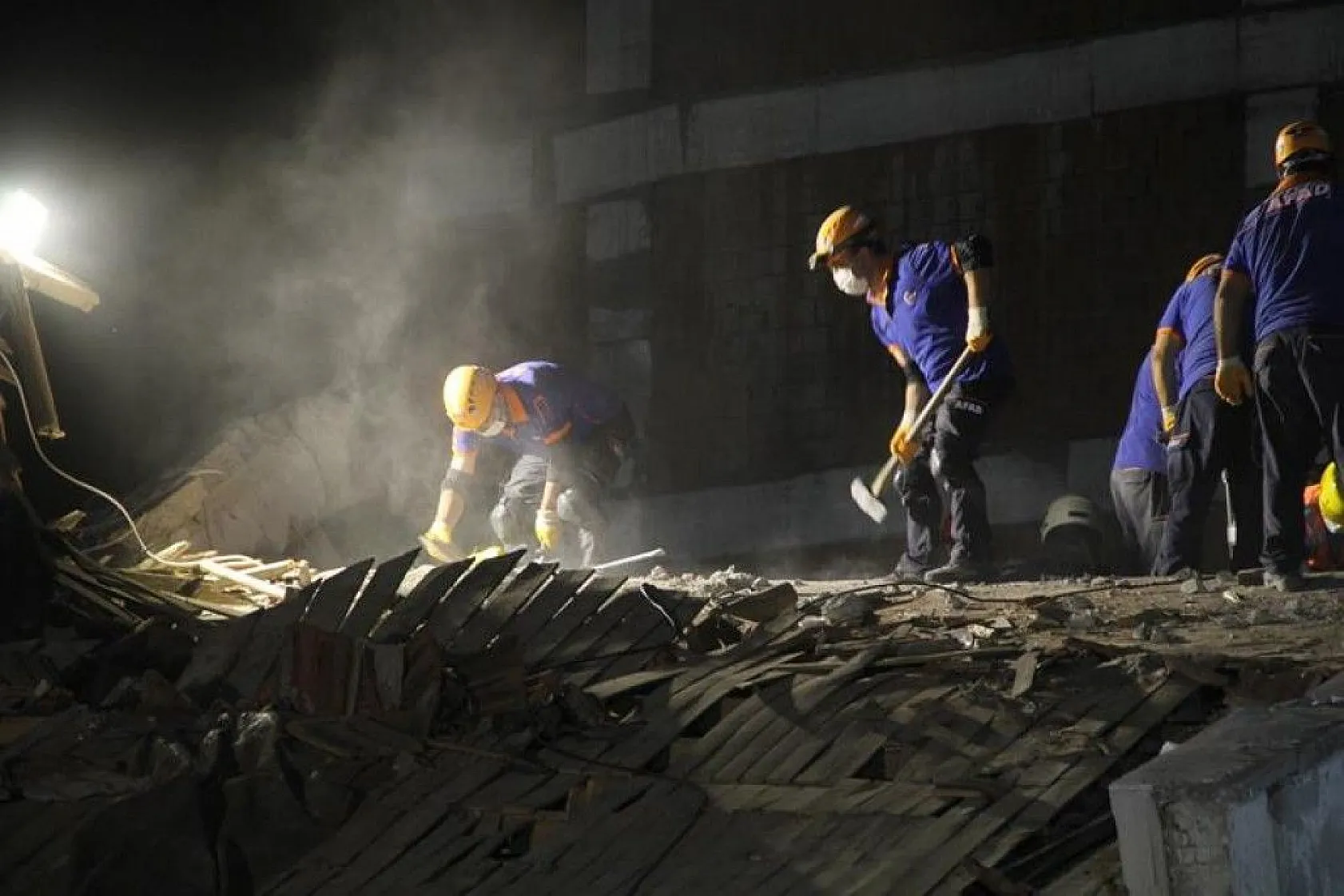 İzmir umut sessizliğine büründü