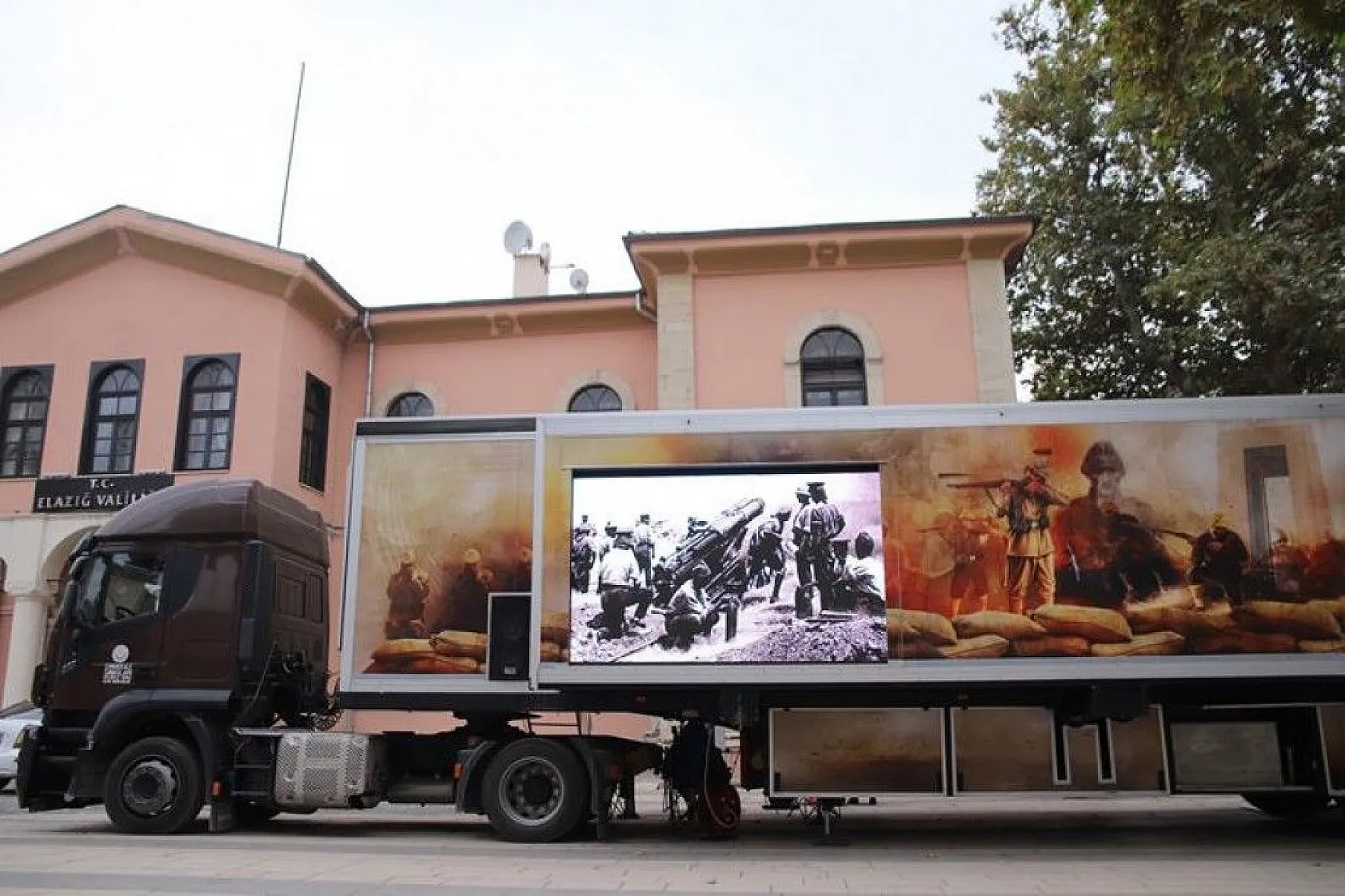 Çanakkale Savaşları Mobil Müzesi'nin 40'ıncı durağı Elazığ oldu