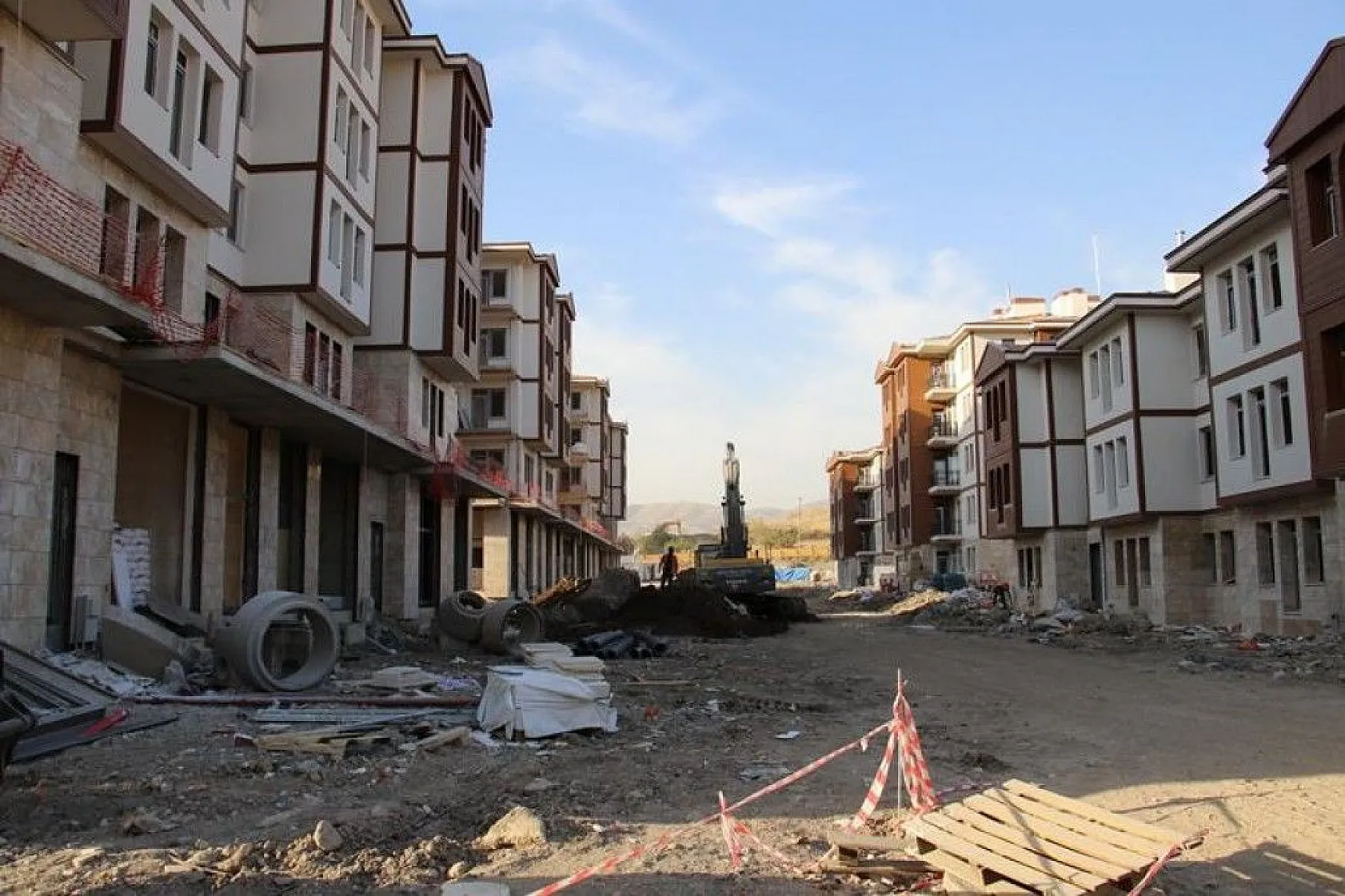 Elazığ'da binlerce konut hızla yükselmeye devam ediyor