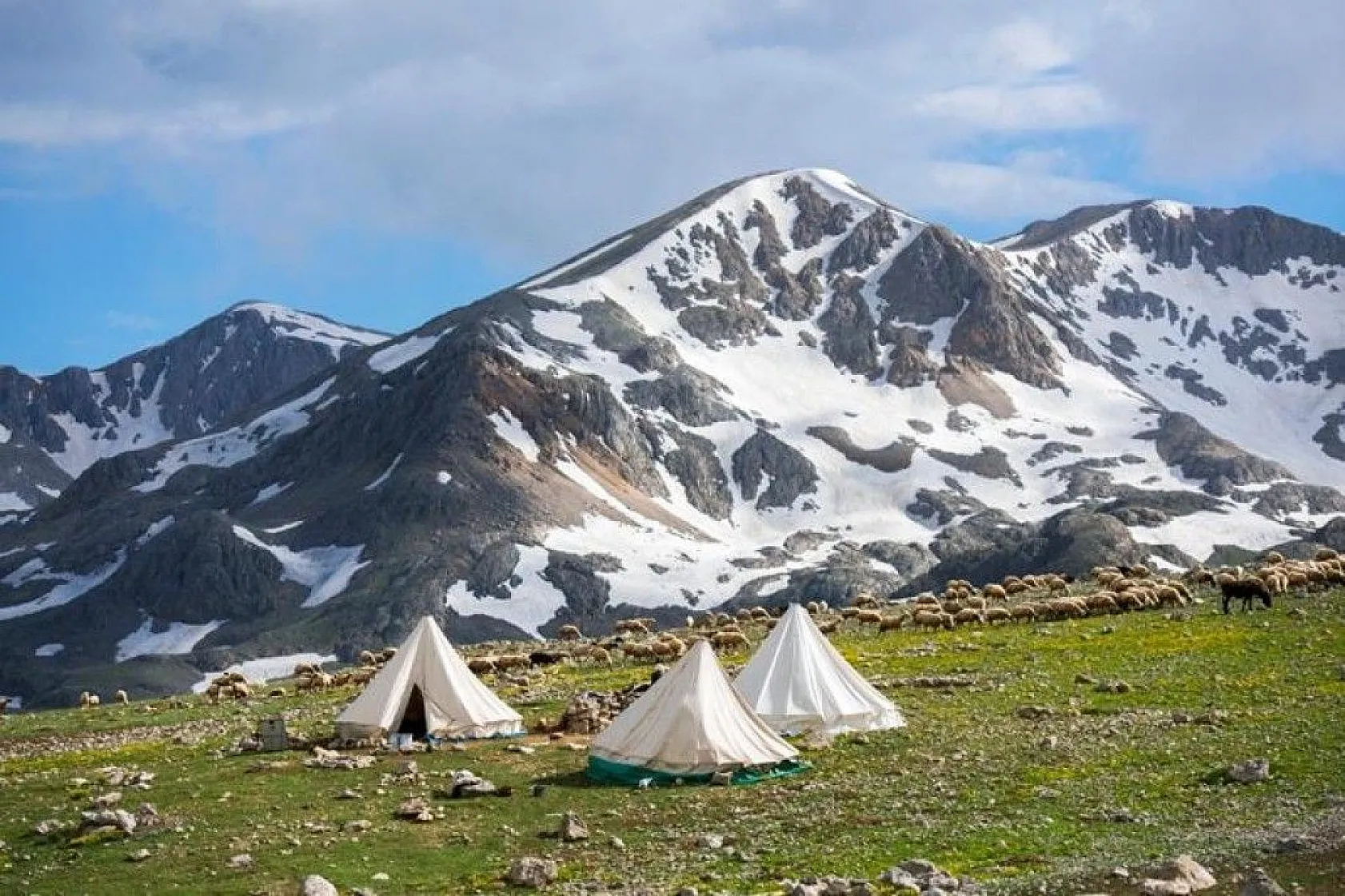 Çektiği görüntülerde Tunceli'yi dünyaya tanıtıyor