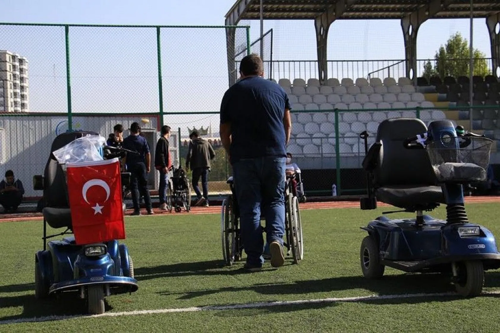 Elazığ'da 'Engelleri kaldırıyoruz' projesi ile 80 adet akülü araç verildi