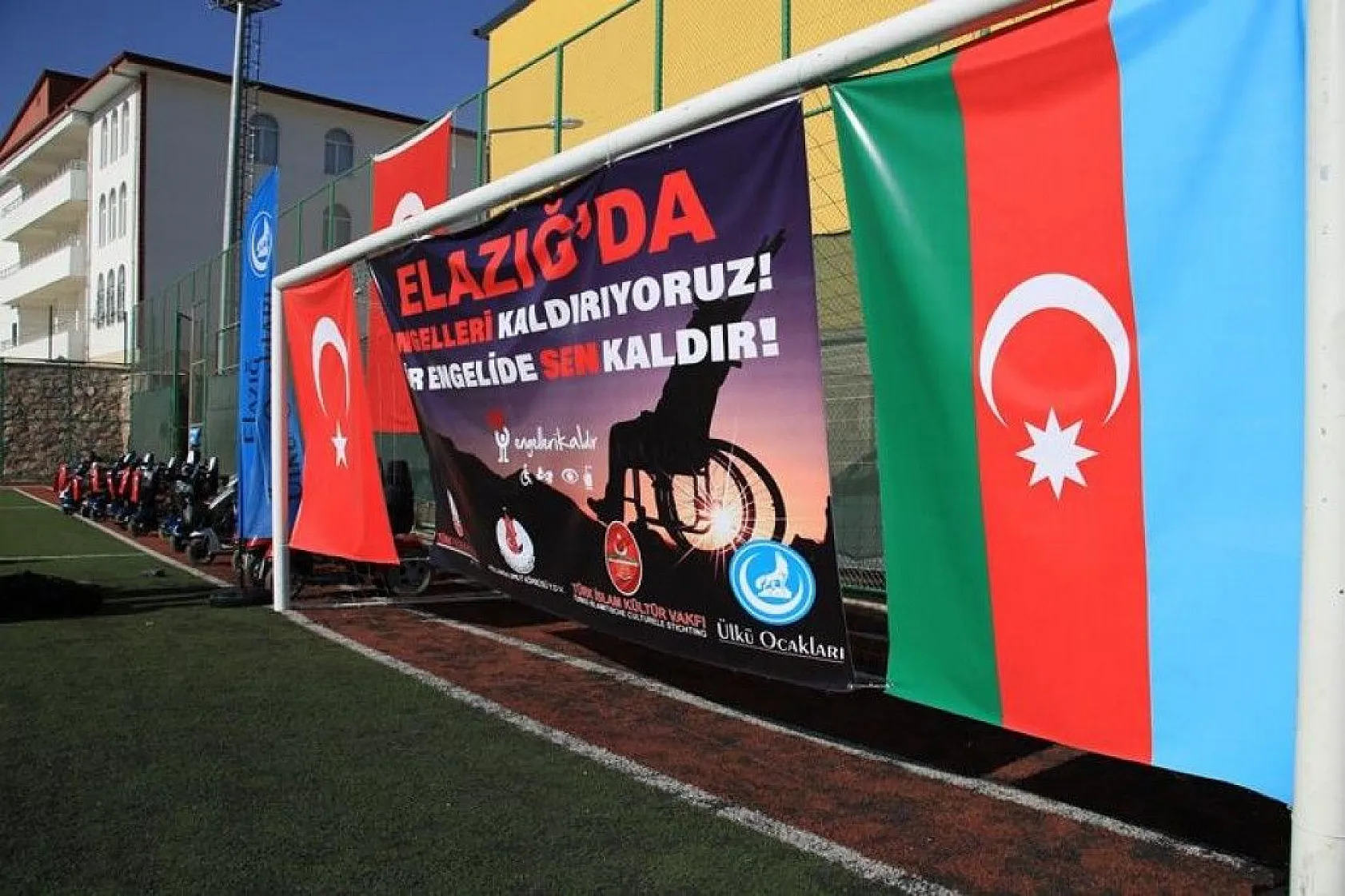 Elazığ'da 'Engelleri kaldırıyoruz' projesi ile 80 adet akülü araç verildi