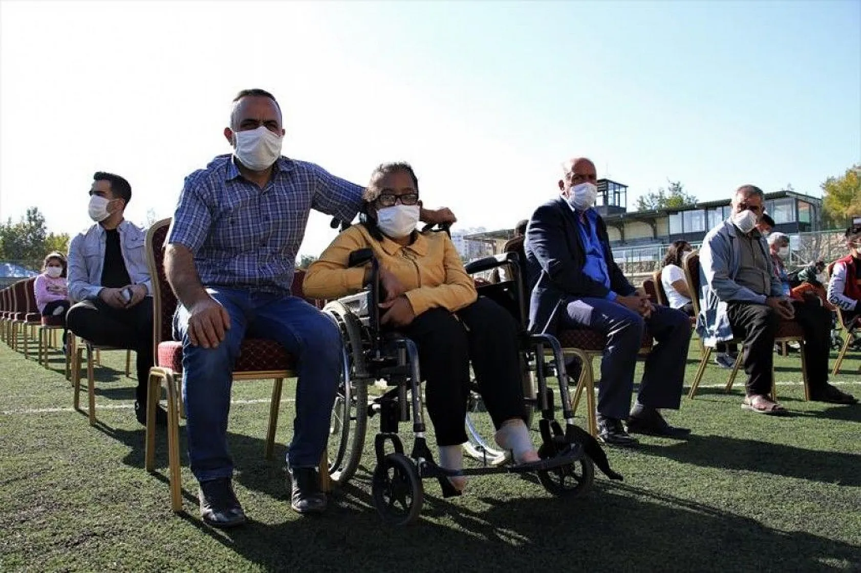 Elazığ'da 'Engelleri kaldırıyoruz' projesi ile 80 adet akülü araç verildi
