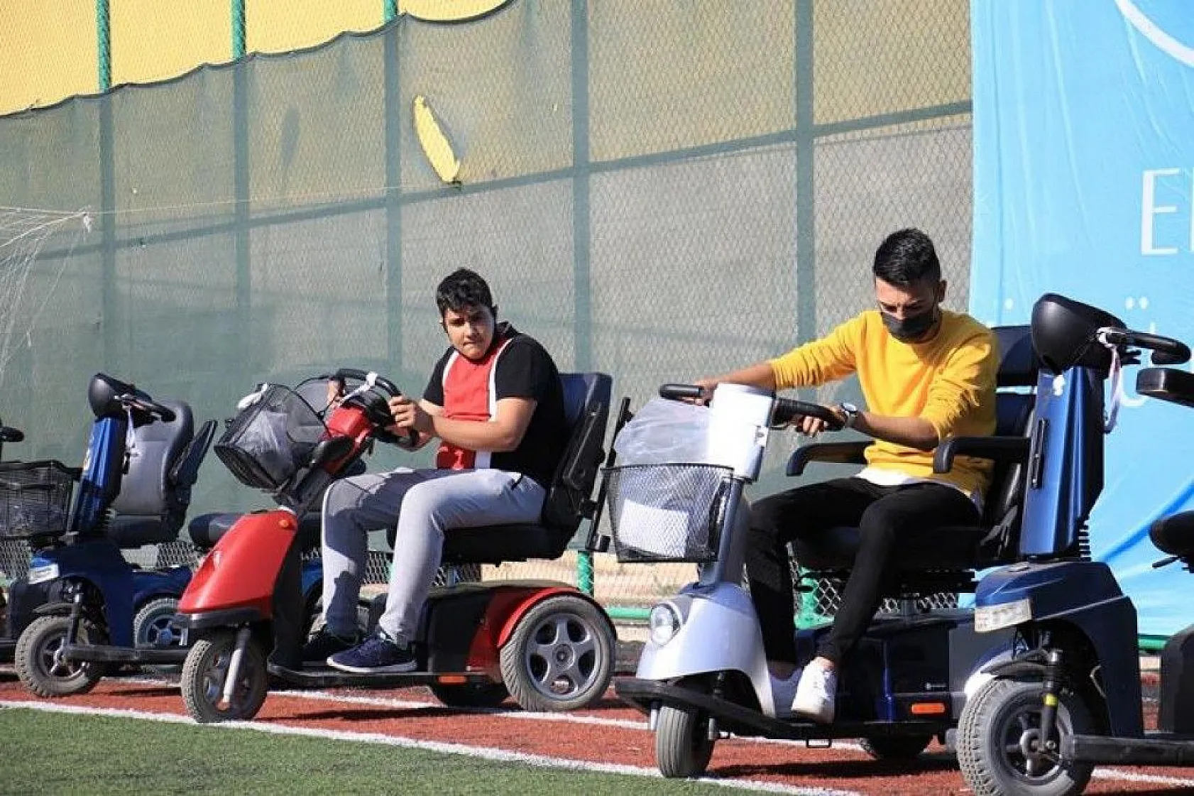 Elazığ'da 'Engelleri kaldırıyoruz' projesi ile 80 adet akülü araç verildi