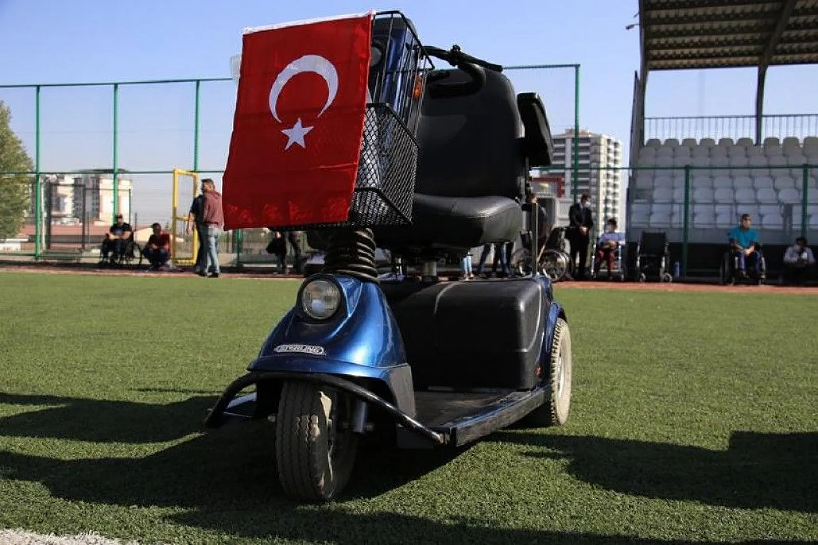 Elazığ'da 'Engelleri kaldırıyoruz' projesi ile 80 adet akülü araç verildi