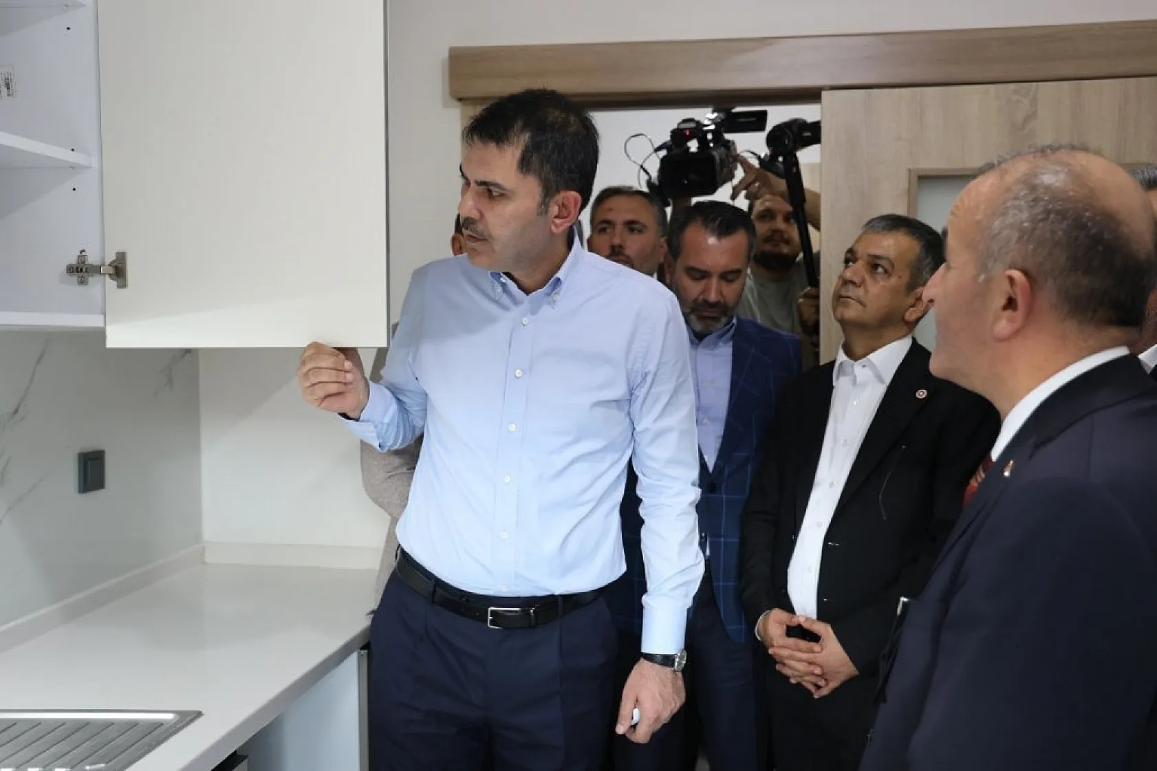 Bakan Murat Kurum Elazığ'da TOKİ konutlarını inceledi: İnşaat çalışmaları hızla devam ediyor