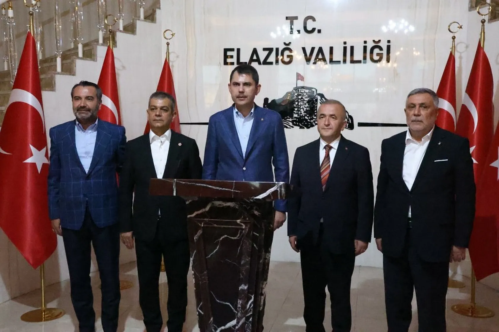 Bakan Murat Kurum Elazığ'da TOKİ konutlarını inceledi: İnşaat çalışmaları hızla devam ediyor