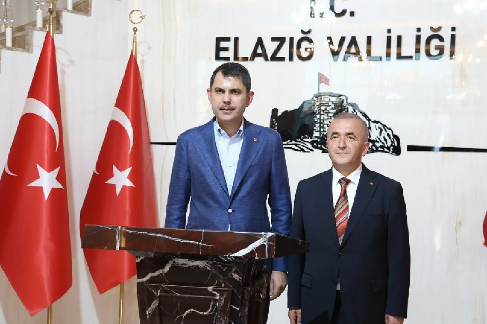 Bakan Murat Kurum Elazığ'da TOKİ konutlarını inceledi: İnşaat çalışmaları hızla devam ediyor