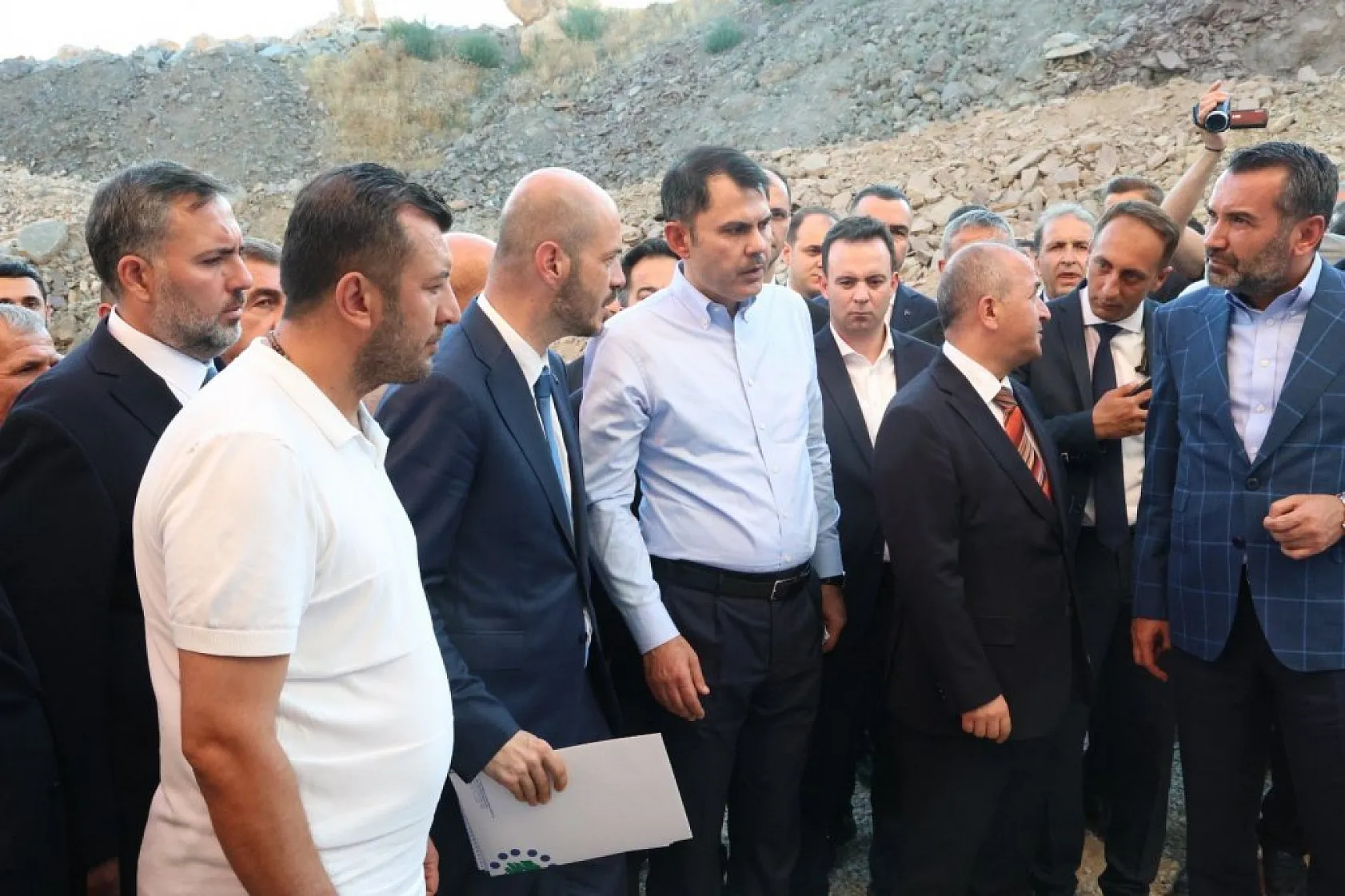 Bakan Murat Kurum Elazığ'da TOKİ konutlarını inceledi: İnşaat çalışmaları hızla devam ediyor