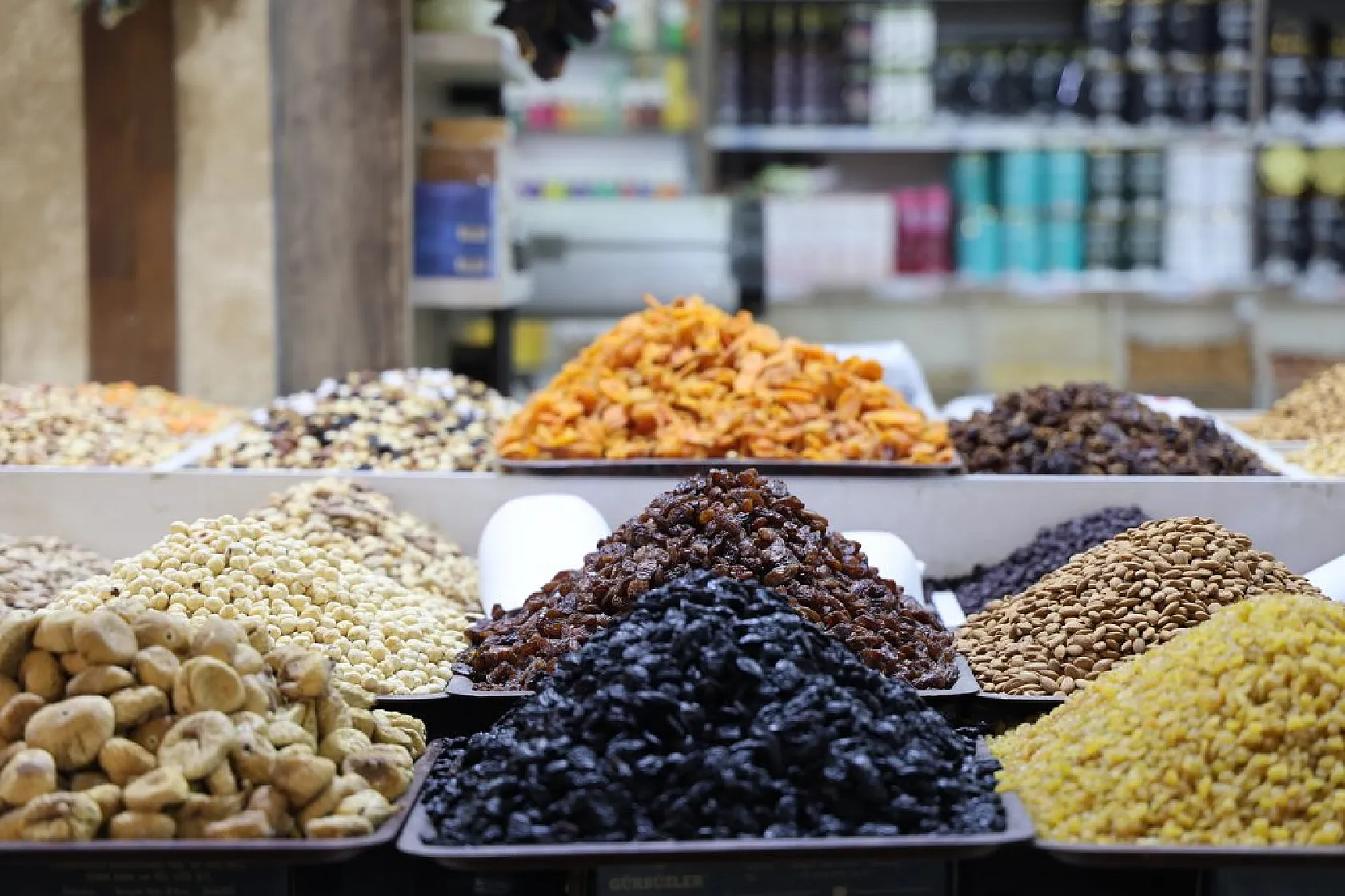 Gurbetçiler tarihi Kapalı Çarşı'ya akın etti: Elazığ esnafının yüzü gülüyor!