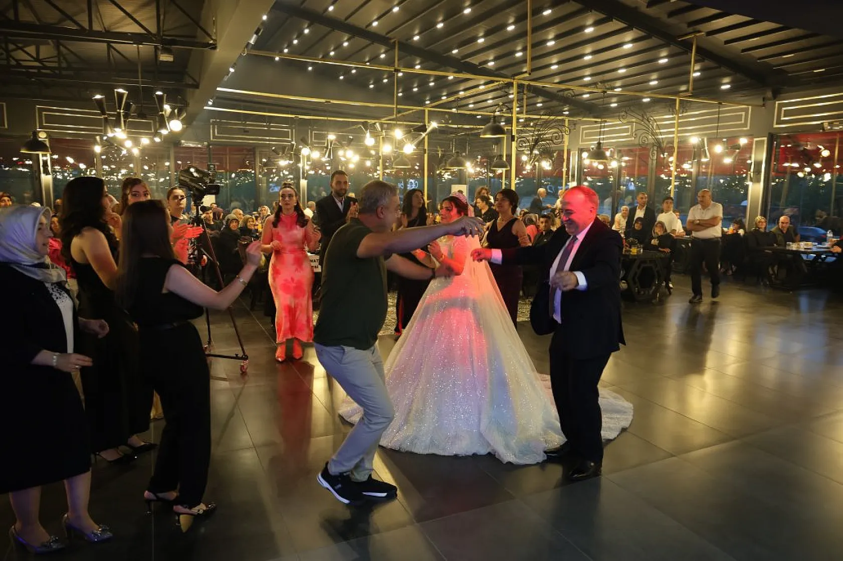 Elazığ'da Unutulmaz Karşılaşma: 34 Yıl Sonra Hayat Arkadaşı Oldular!