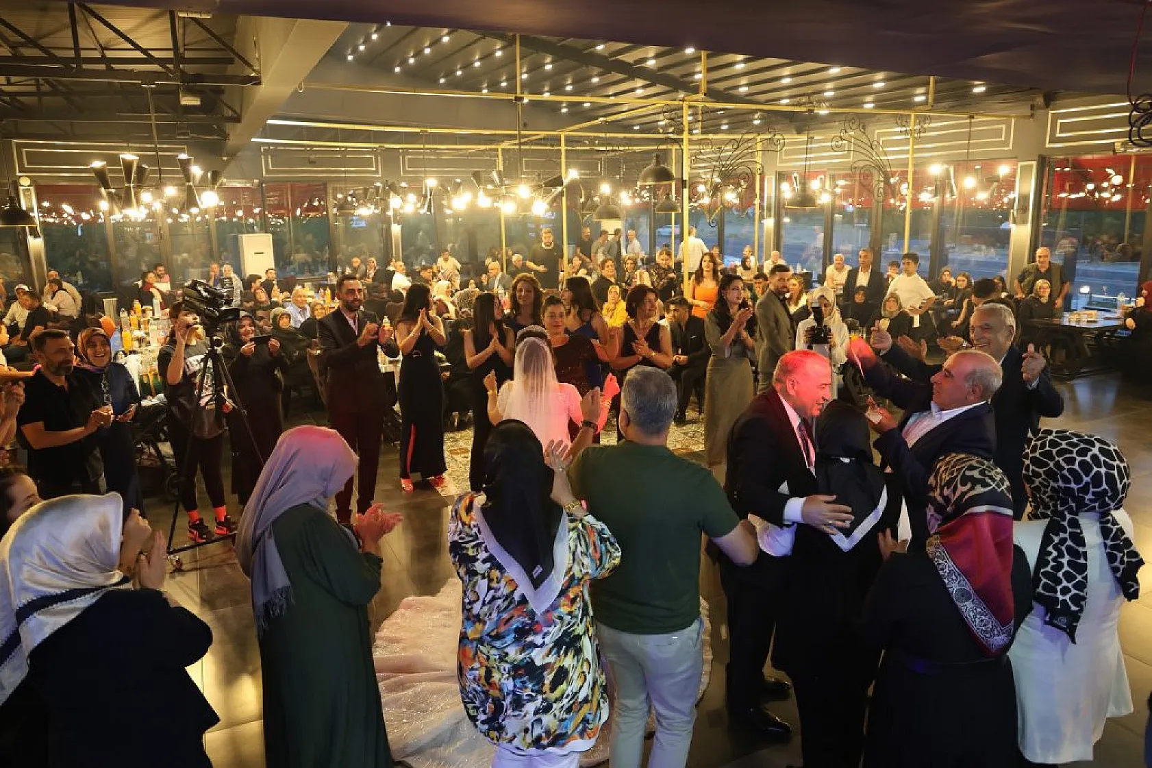 Elazığ'da Unutulmaz Karşılaşma: 34 Yıl Sonra Hayat Arkadaşı Oldular!