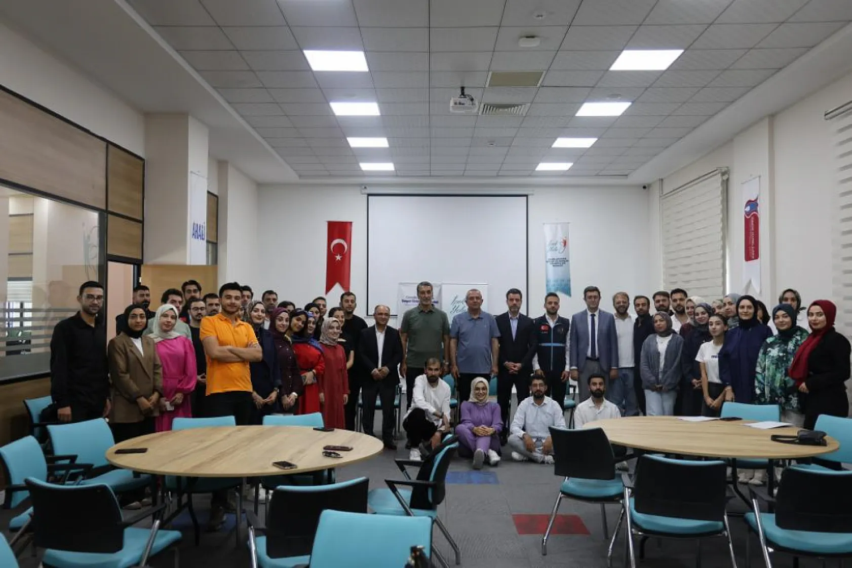 Elazığ'da Gençlik İnovasyonu: 40 Genç Sosyal Girişimcilik için Buluştu!