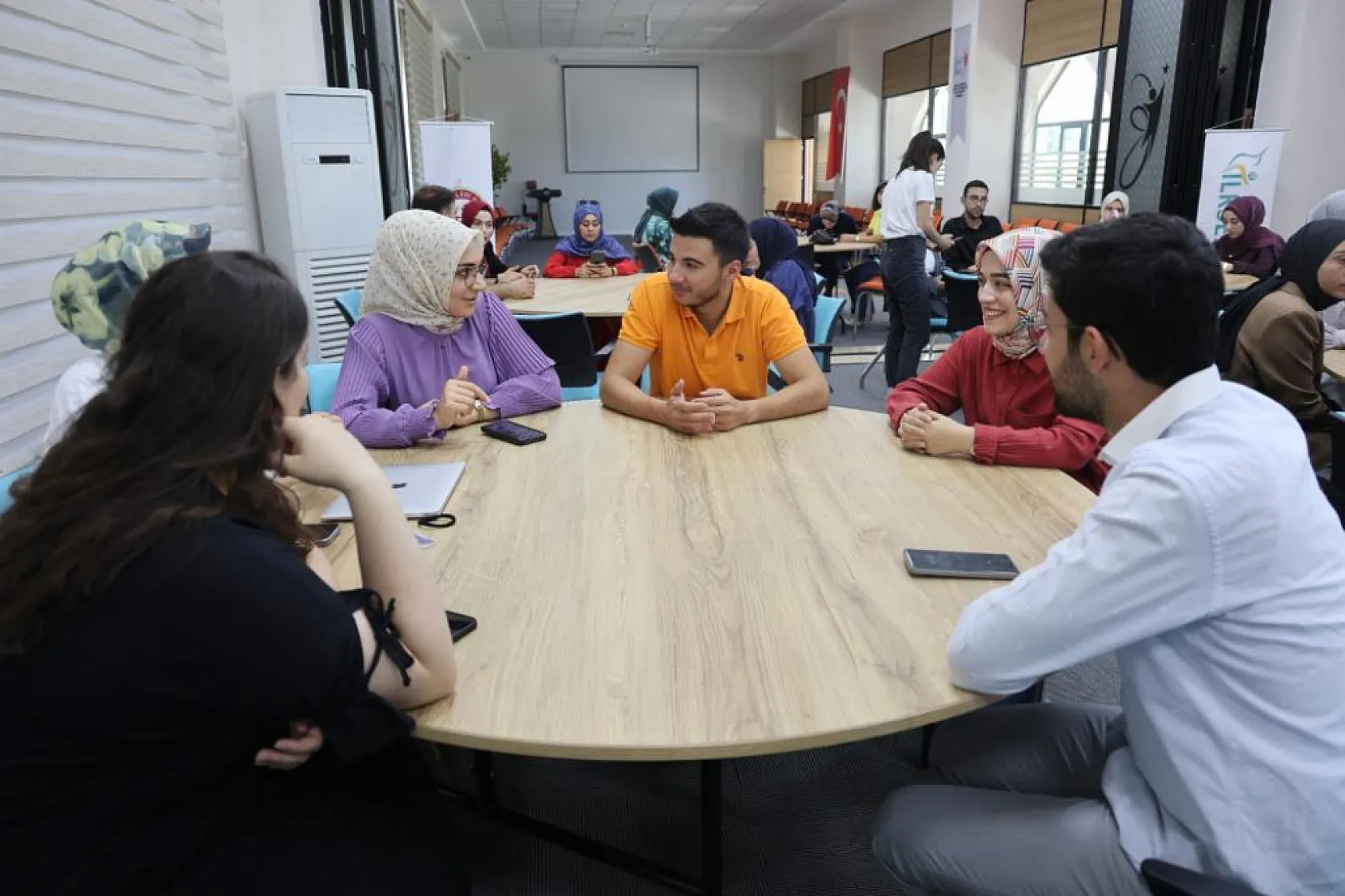 Elazığ'da Gençlik İnovasyonu: 40 Genç Sosyal Girişimcilik için Buluştu!