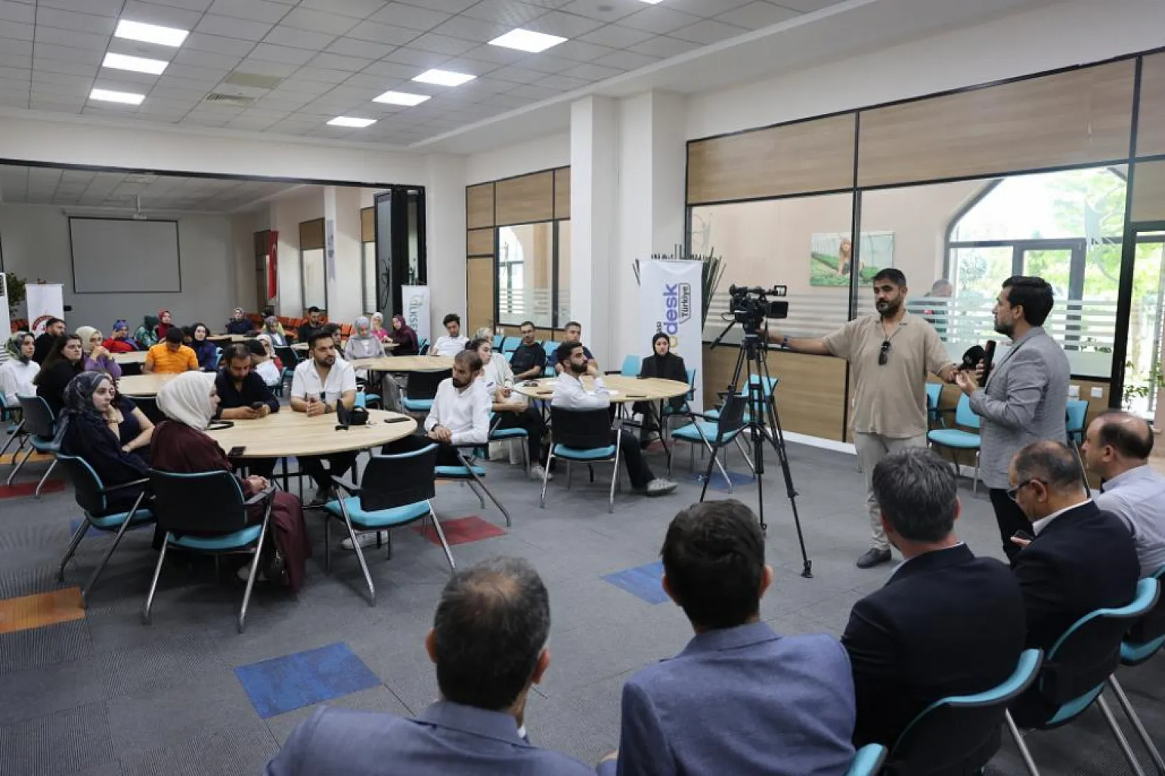 Elazığ'da Gençlik İnovasyonu: 40 Genç Sosyal Girişimcilik için Buluştu!