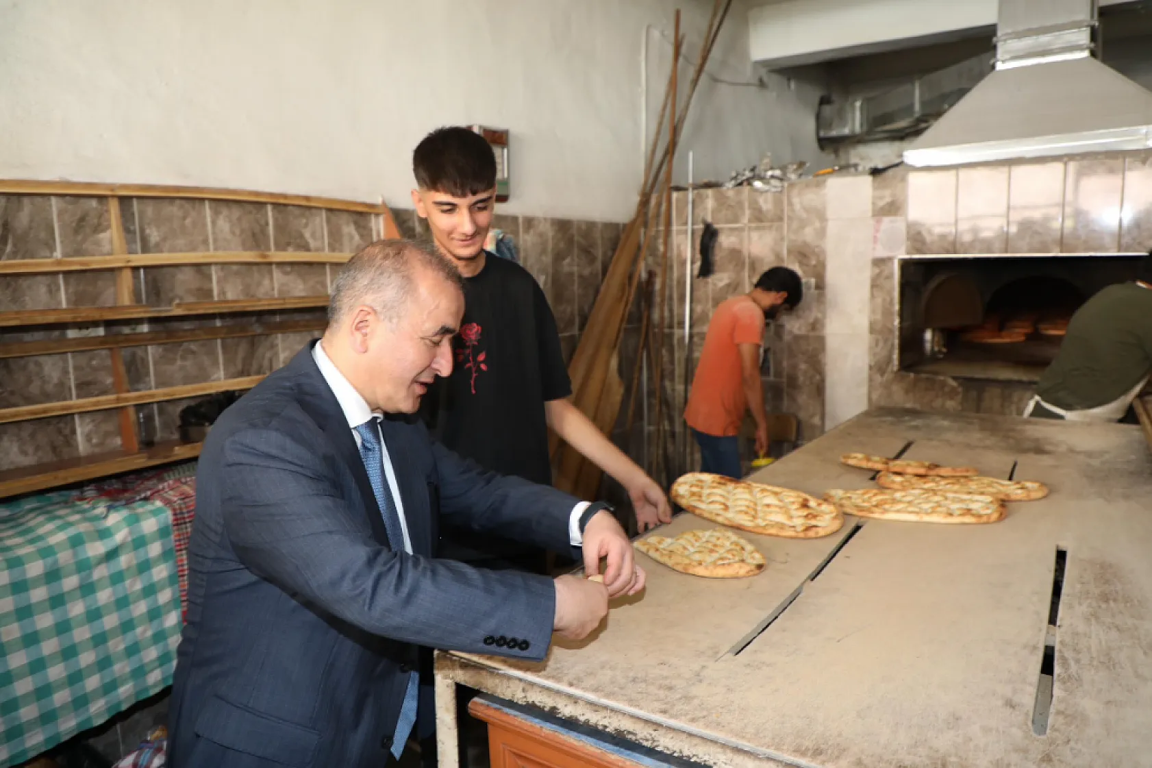 Vali Numan Hatipoğlu, Alacakaya ve Maden'deki çalışmaları yerinde inceledi