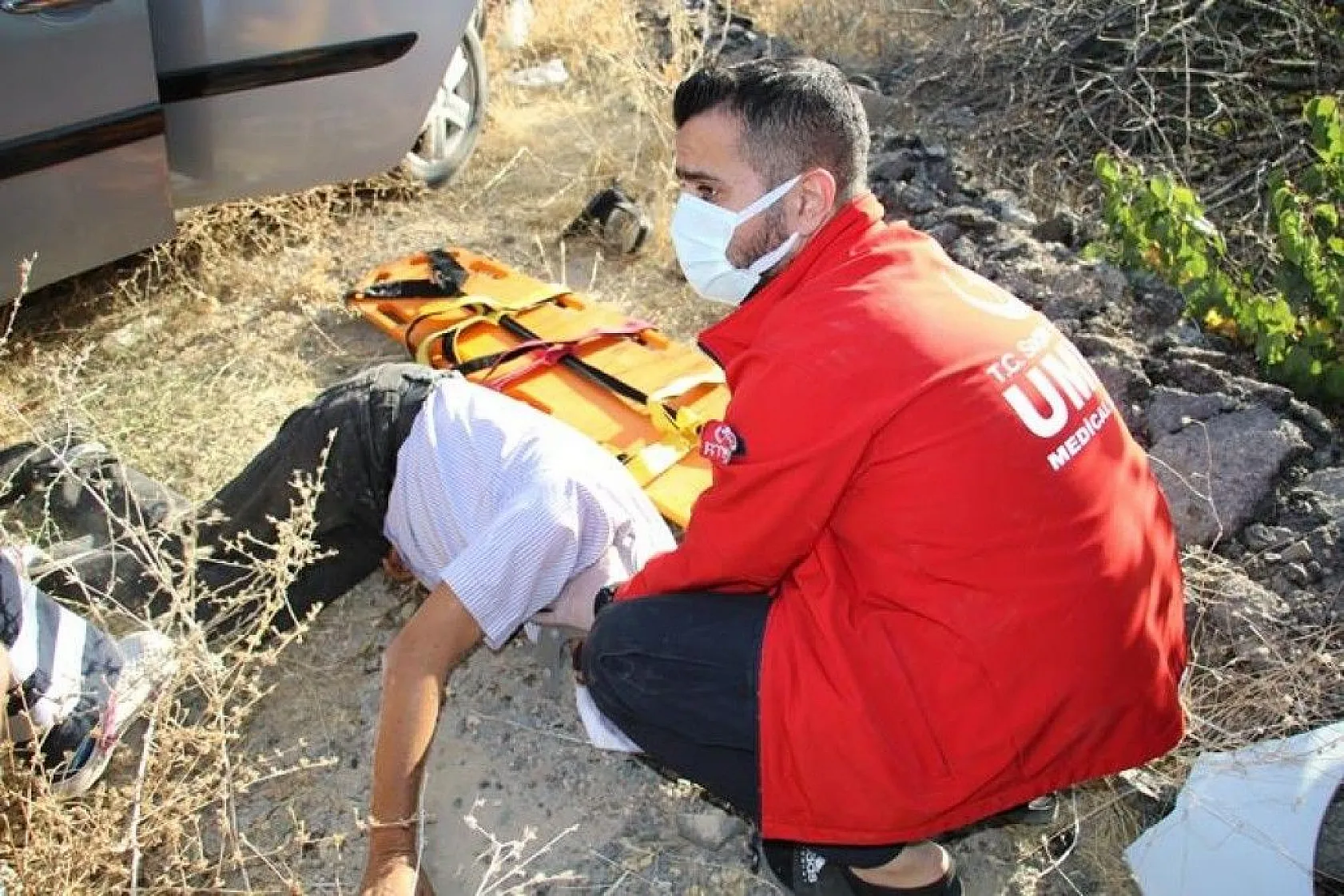 Kazada araçta sıkışan 4 yaralı için ekipler seferber oldu